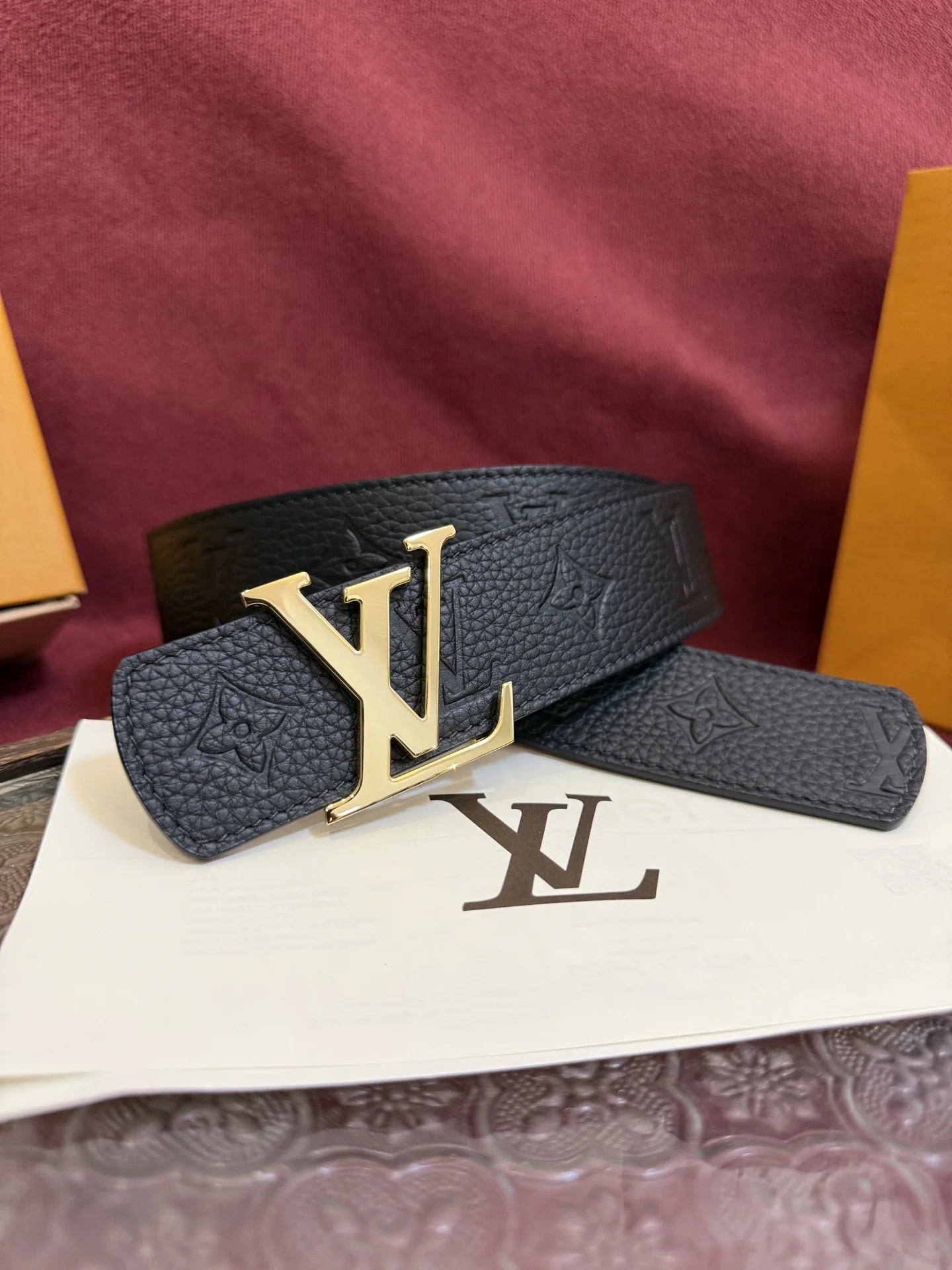 LV 经典金属铜扣双面腰带