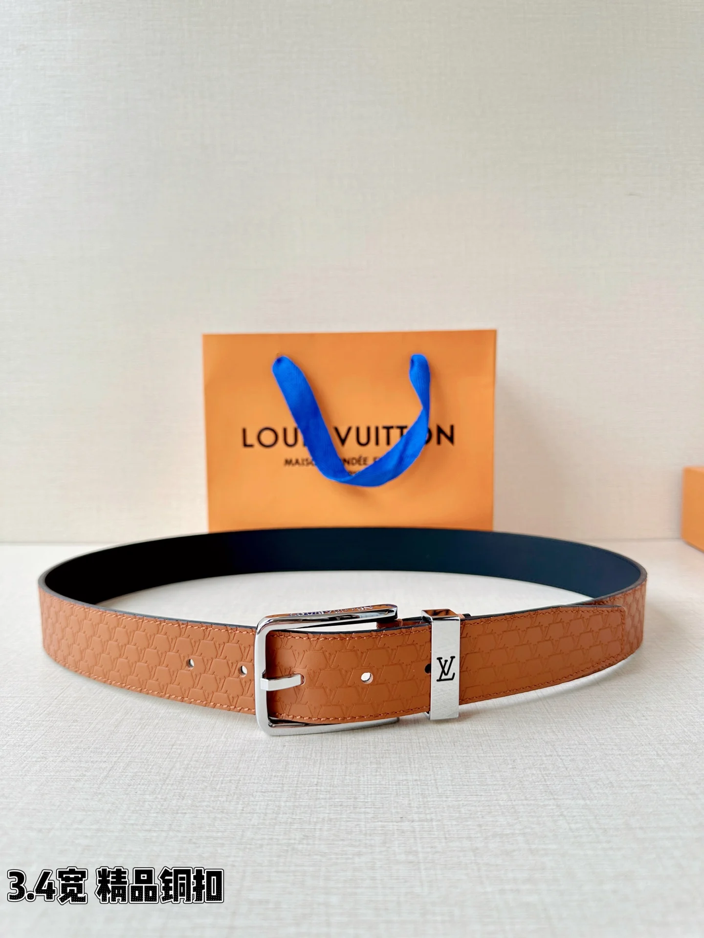 LV 经典金属铜扣宽压纹皮带 LV 经典金属铜扣宽压纹皮带