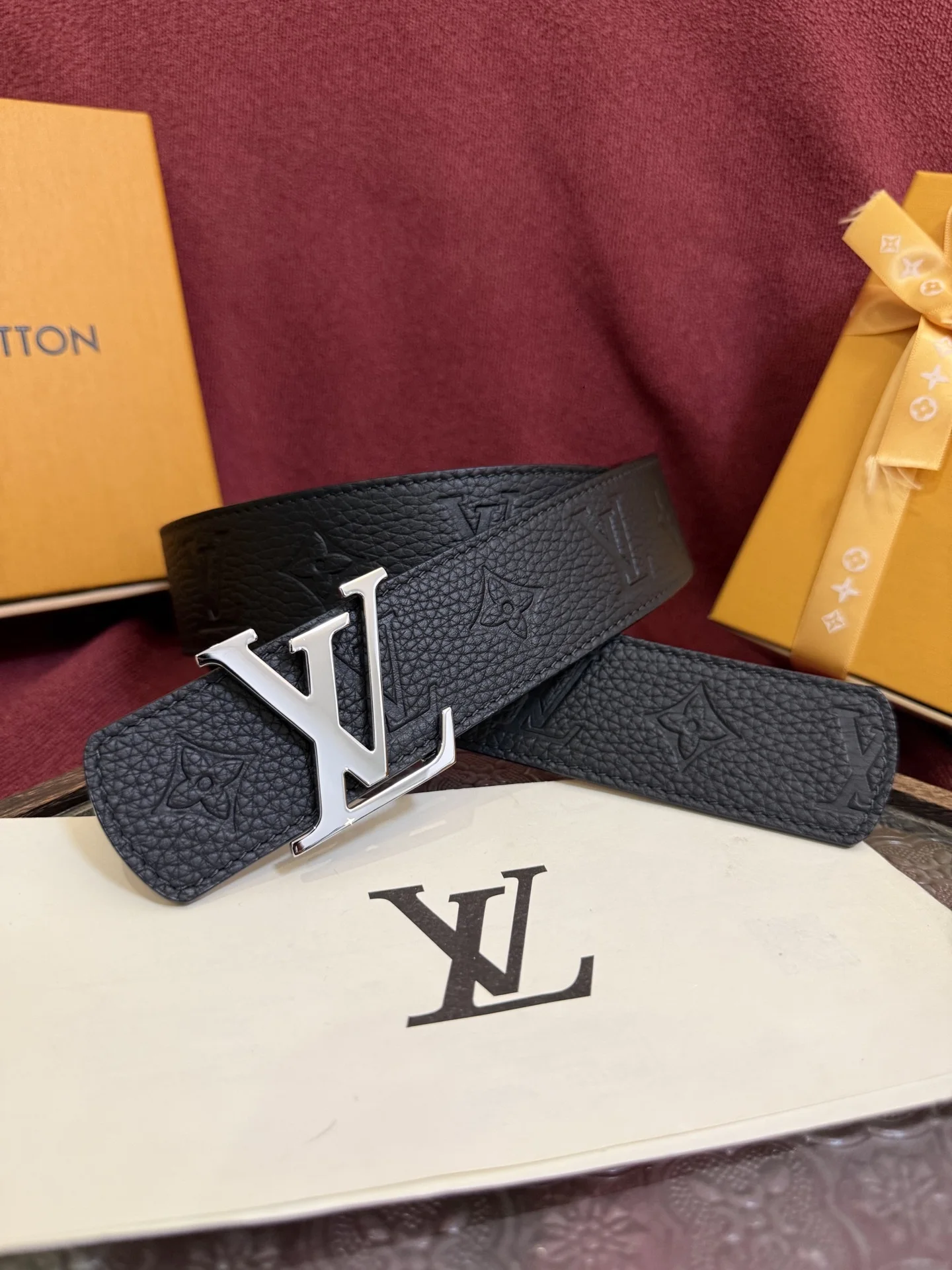 LV 经典金属铜扣双面腰带