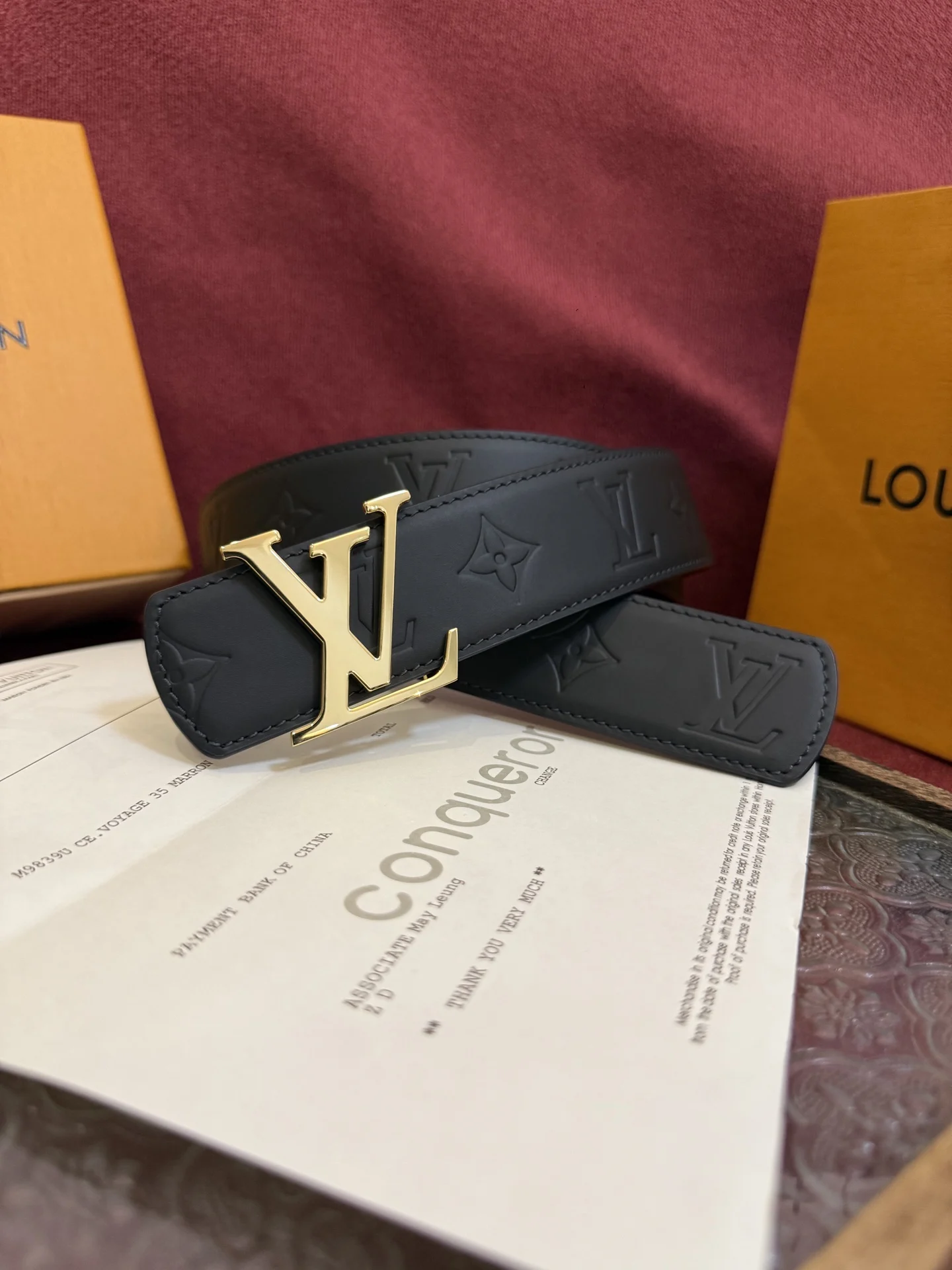 LV 经典金属铜扣双面腰带