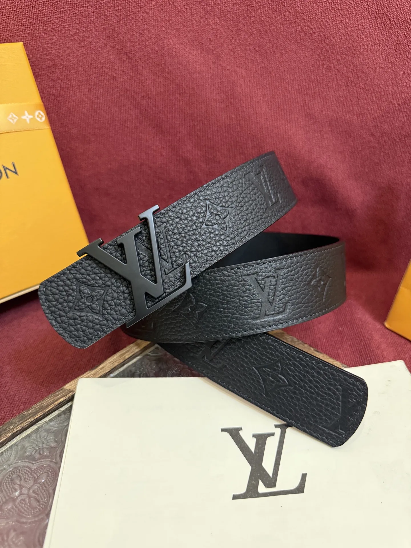 LV 经典金属铜扣双面腰带