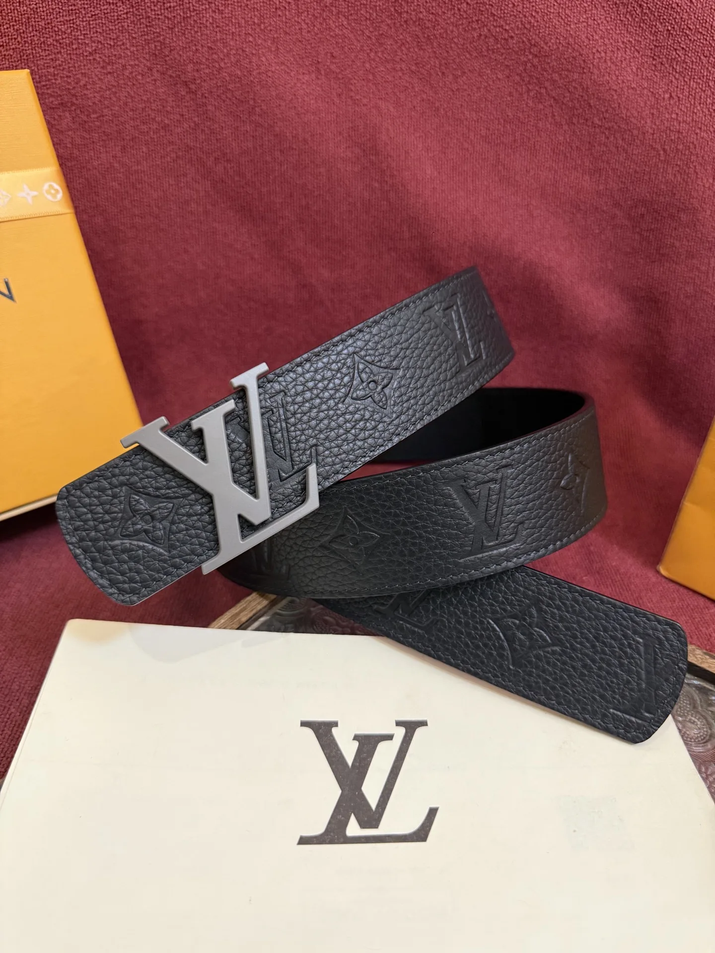 LV 经典金属铜扣双面腰带