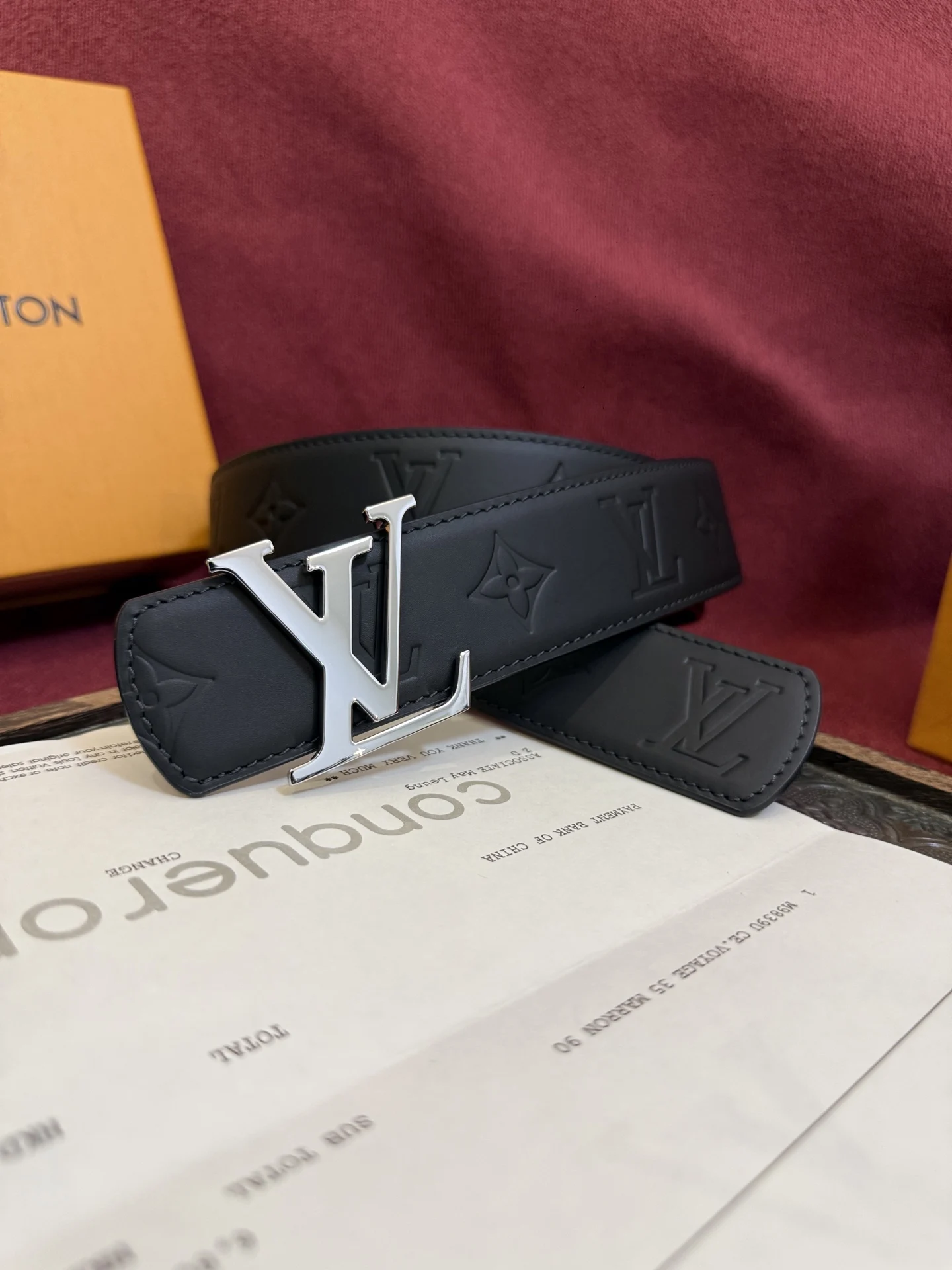 LV 经典金属铜扣双面腰带