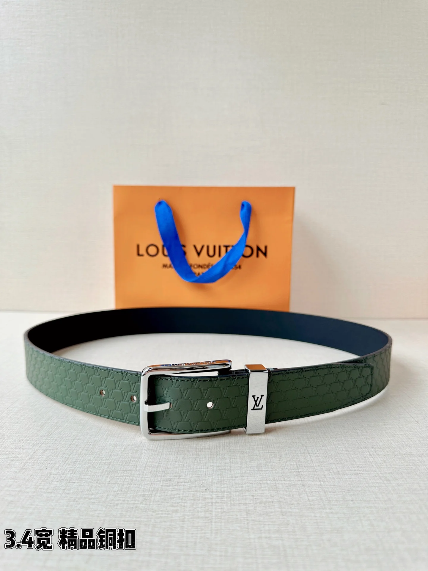 LV 经典金属铜扣宽压纹皮带 LV 经典金属铜扣宽压纹皮带