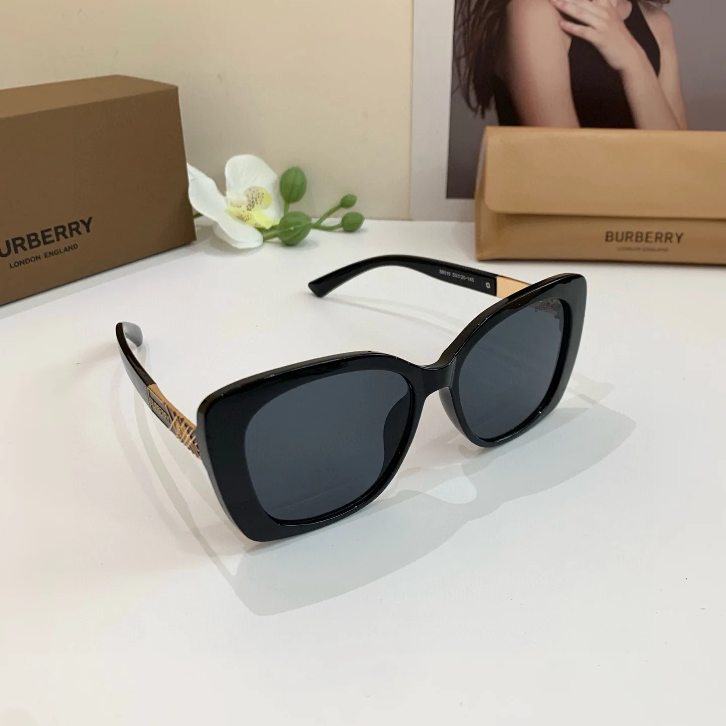 Burberry Square sunglasses Burberry Square sunglasses