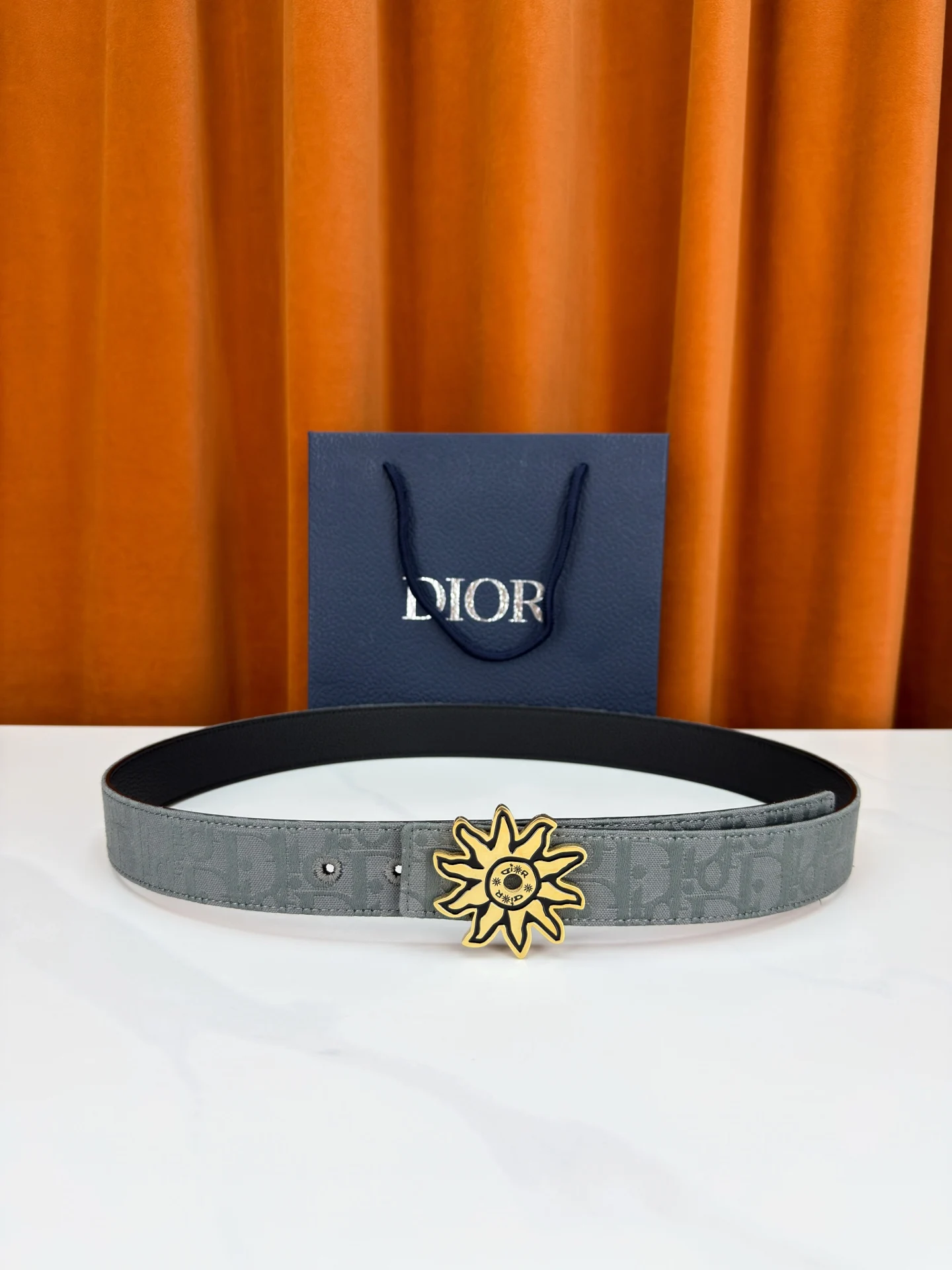 迪奥 经典金属铜扣双面腰带 迪奥 经典金属铜扣双面腰带