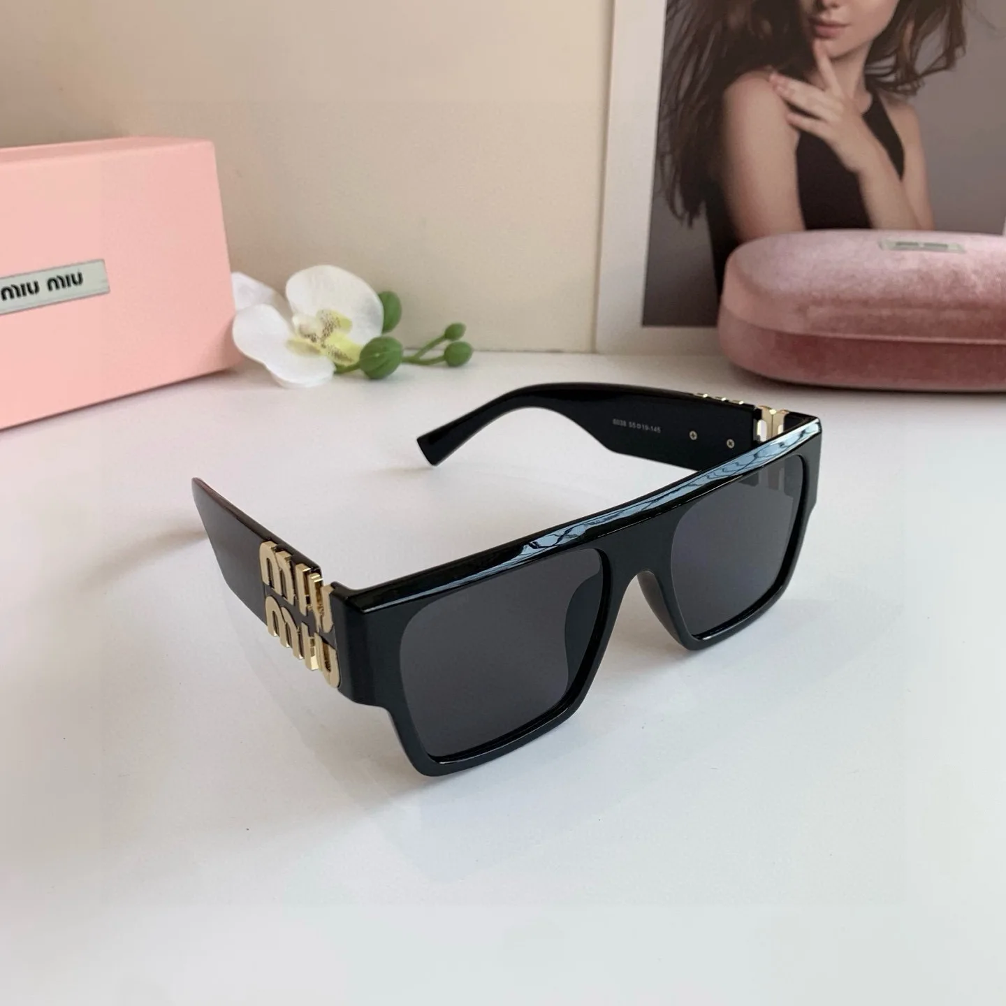 MIU MIU Sunglasses with a square frame in European and American fashion