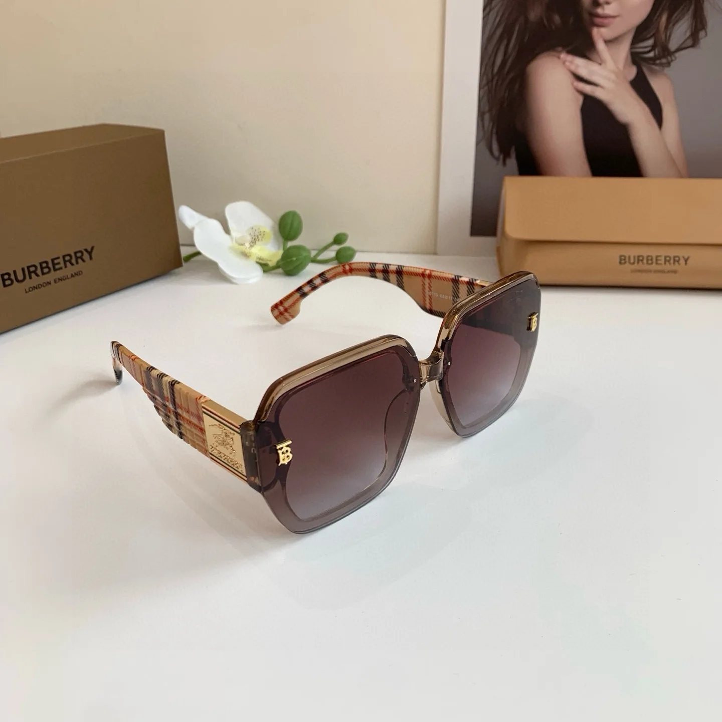 Burberry sunglasses Burberry sunglasses