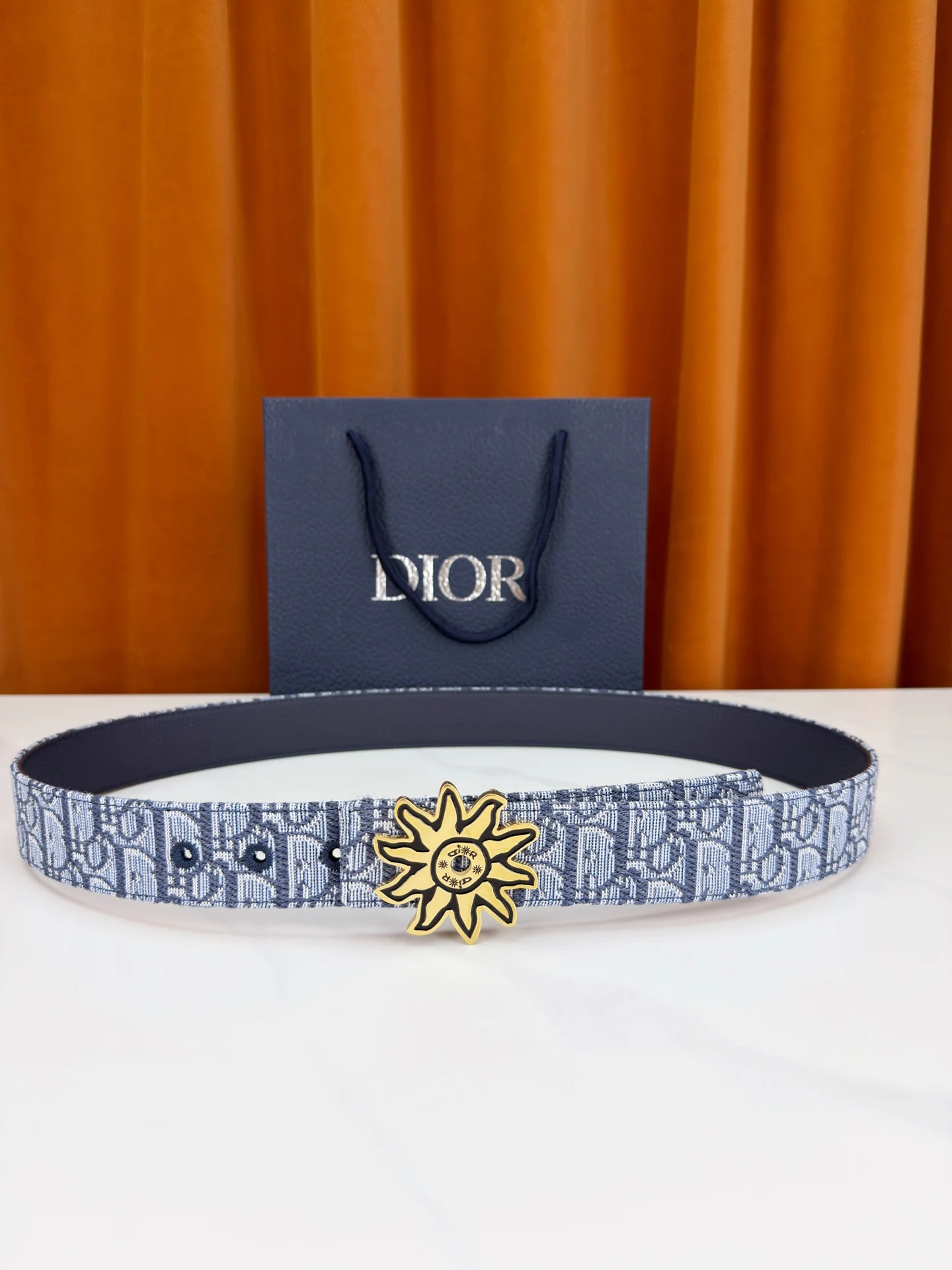 迪奥 经典金属铜扣双面腰带 迪奥 经典金属铜扣双面腰带