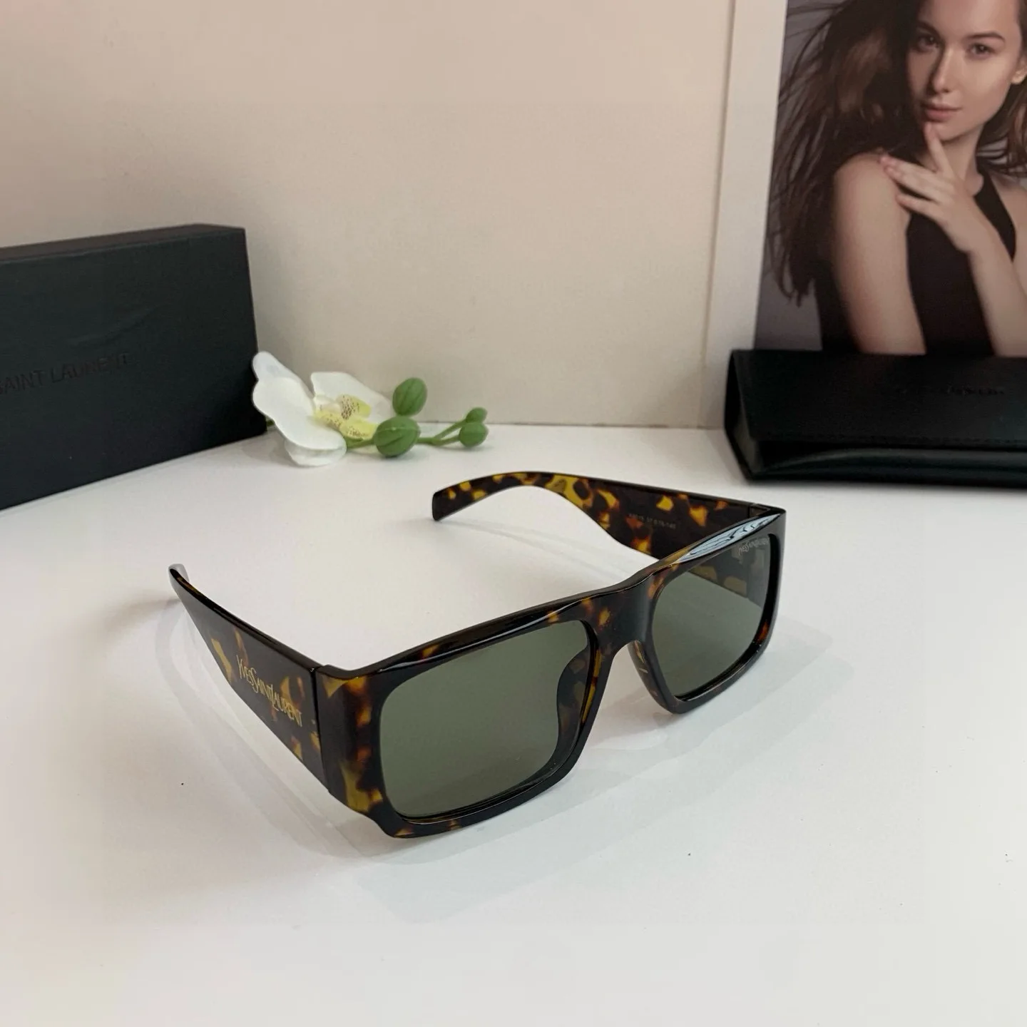 SAINT LAURENT sunglasses