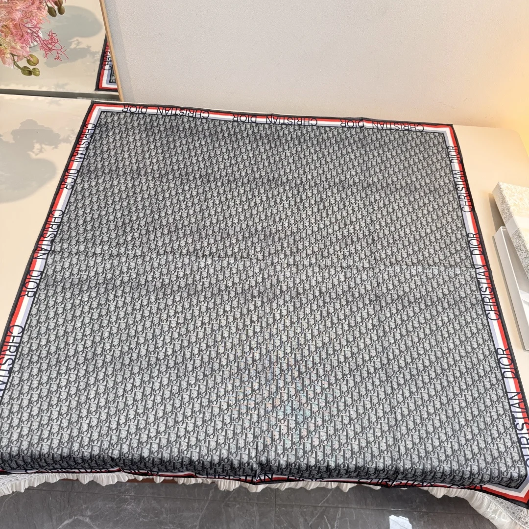 Dior Reliant on printed silk scarves Dior Reliant on printed silk scarves