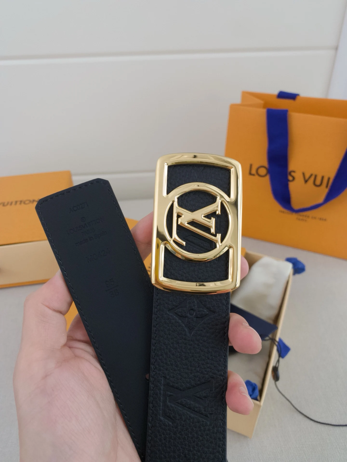 LV 经典系列新品牛皮腰带