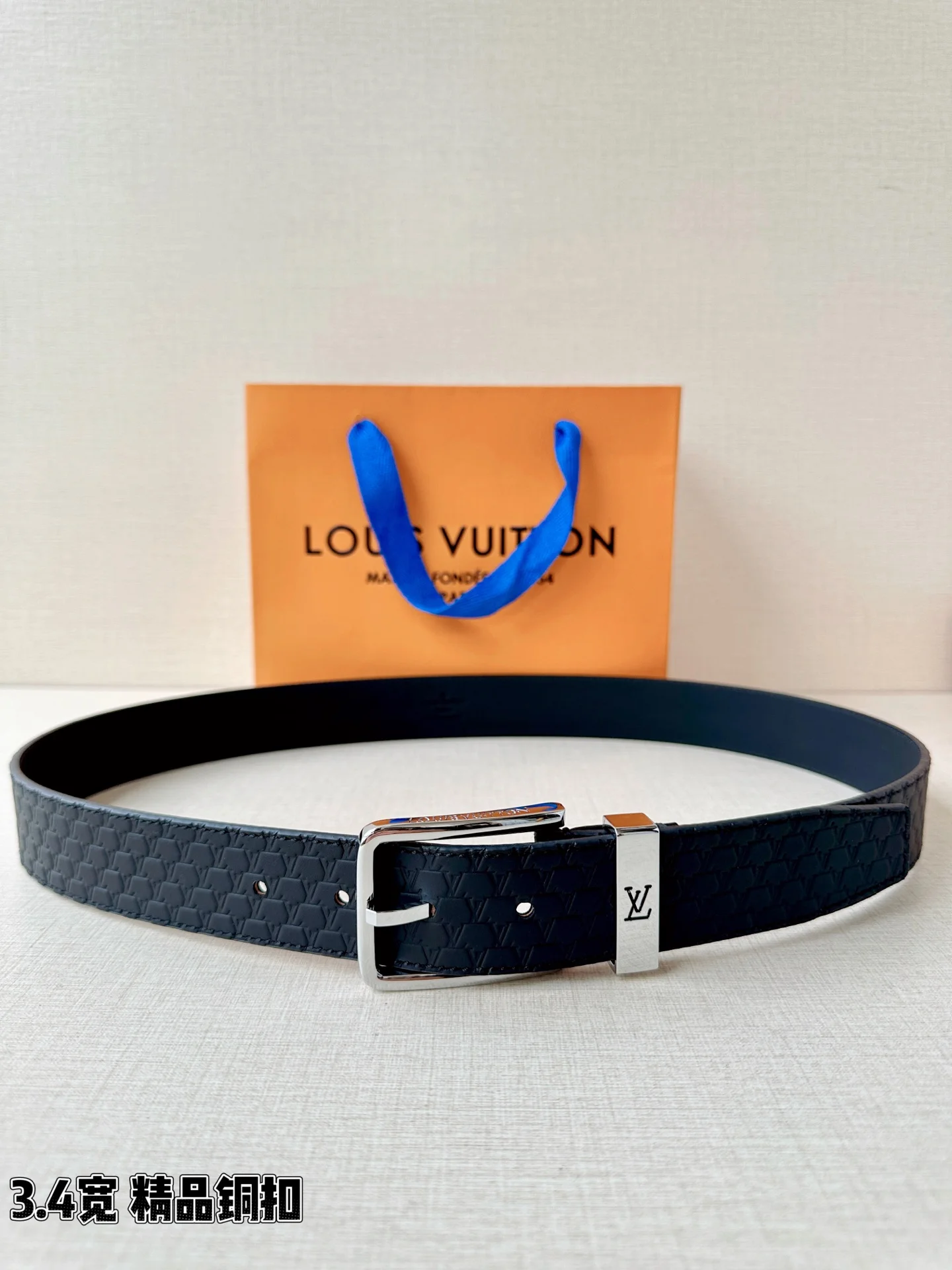 LV 经典金属铜扣宽压纹皮带 LV 经典金属铜扣宽压纹皮带