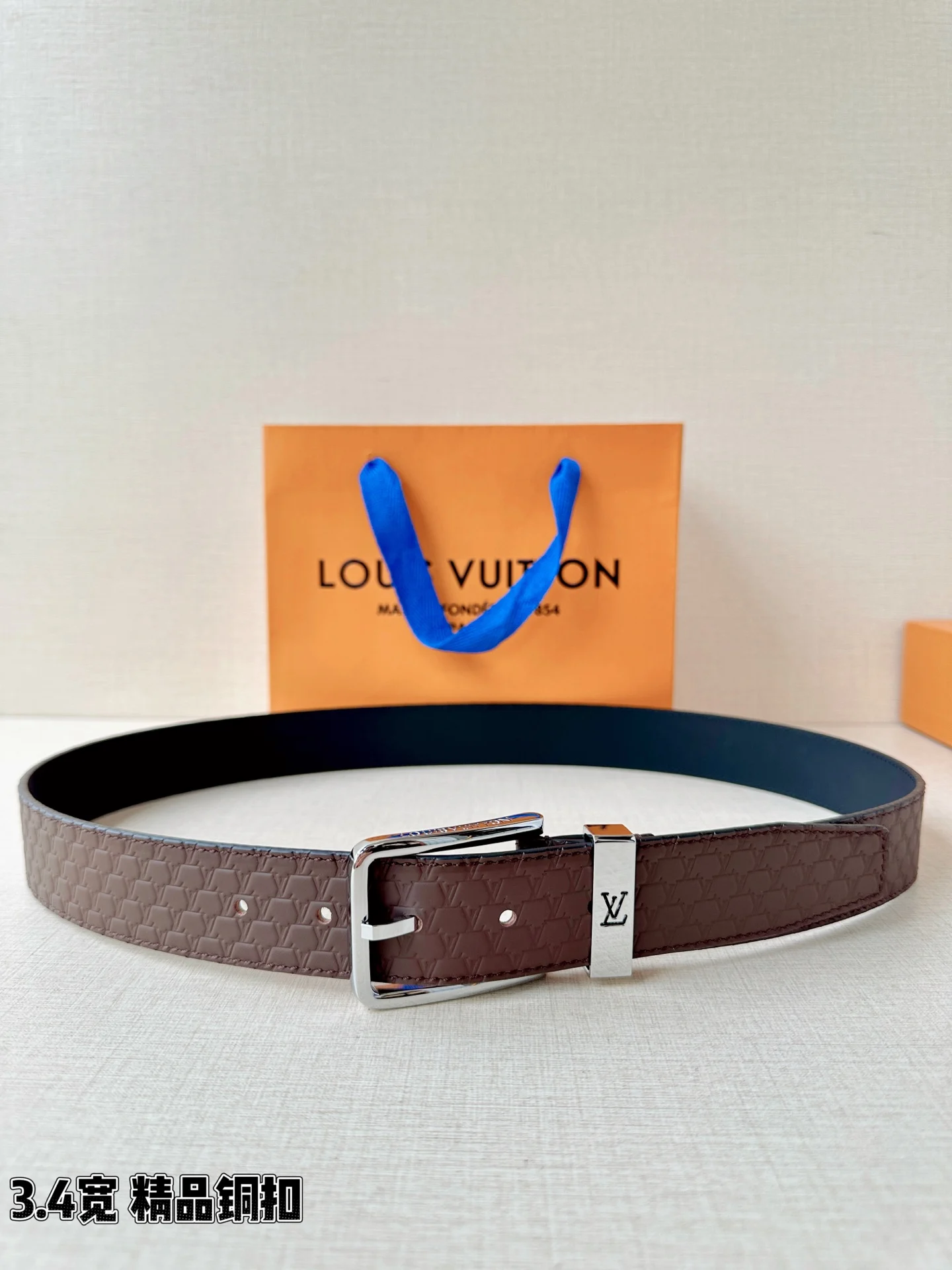 LV 经典金属铜扣宽压纹皮带 LV 经典金属铜扣宽压纹皮带