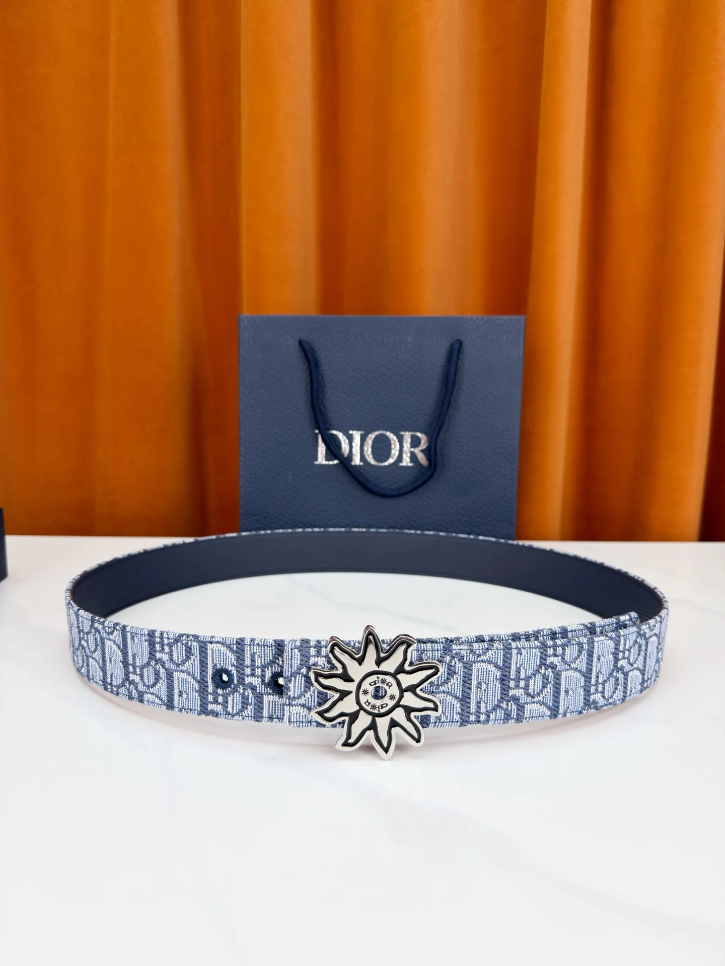 迪奥 经典金属铜扣双面腰带 迪奥 经典金属铜扣双面腰带