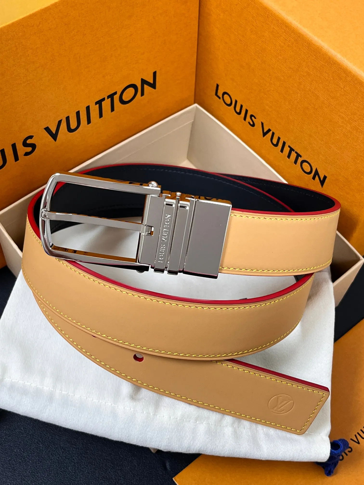 LV 方形搭扣双面腰带