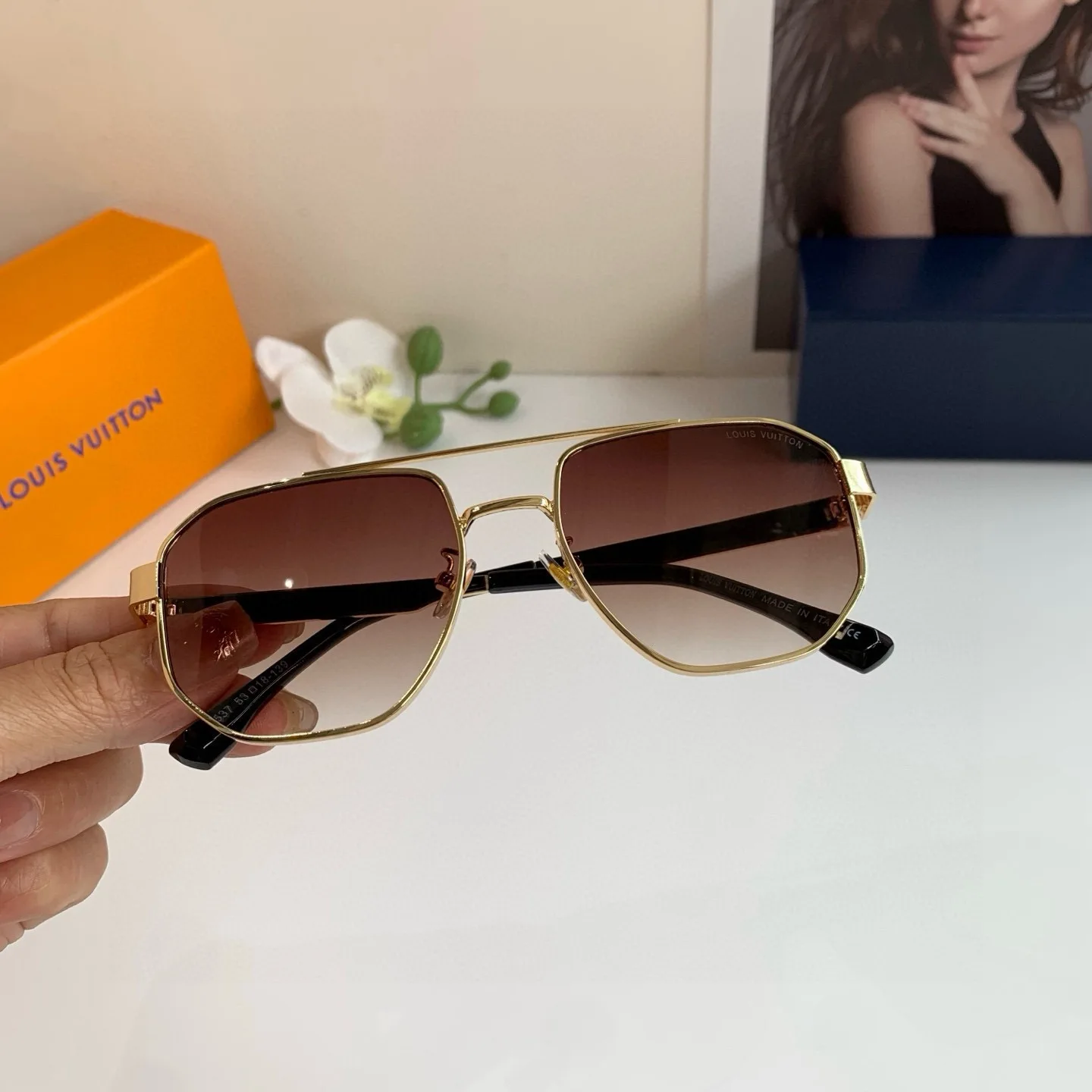 Louis Vuitton Square frame men s and women s sunglasses Louis Vuitton Square frame men s and women s sunglasses