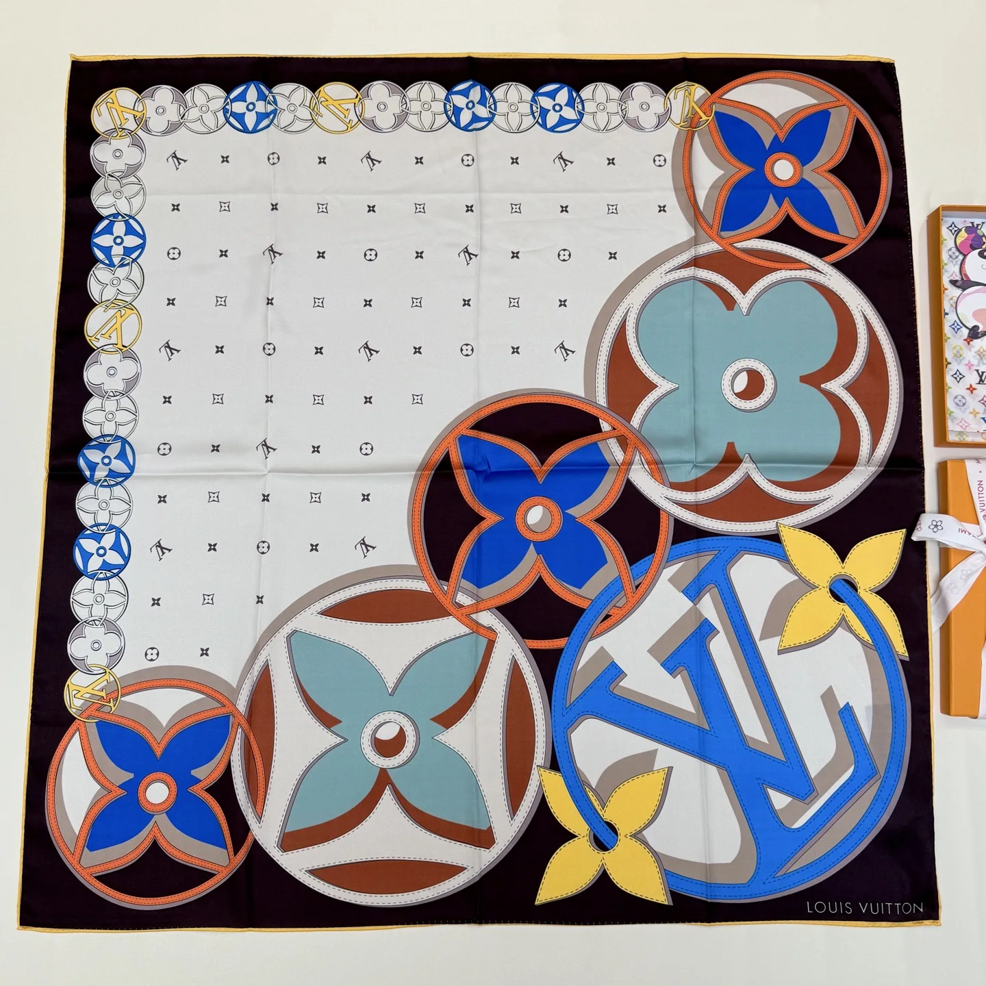Louis Vuitton Patterned silk scarf Louis Vuitton Patterned silk scarf