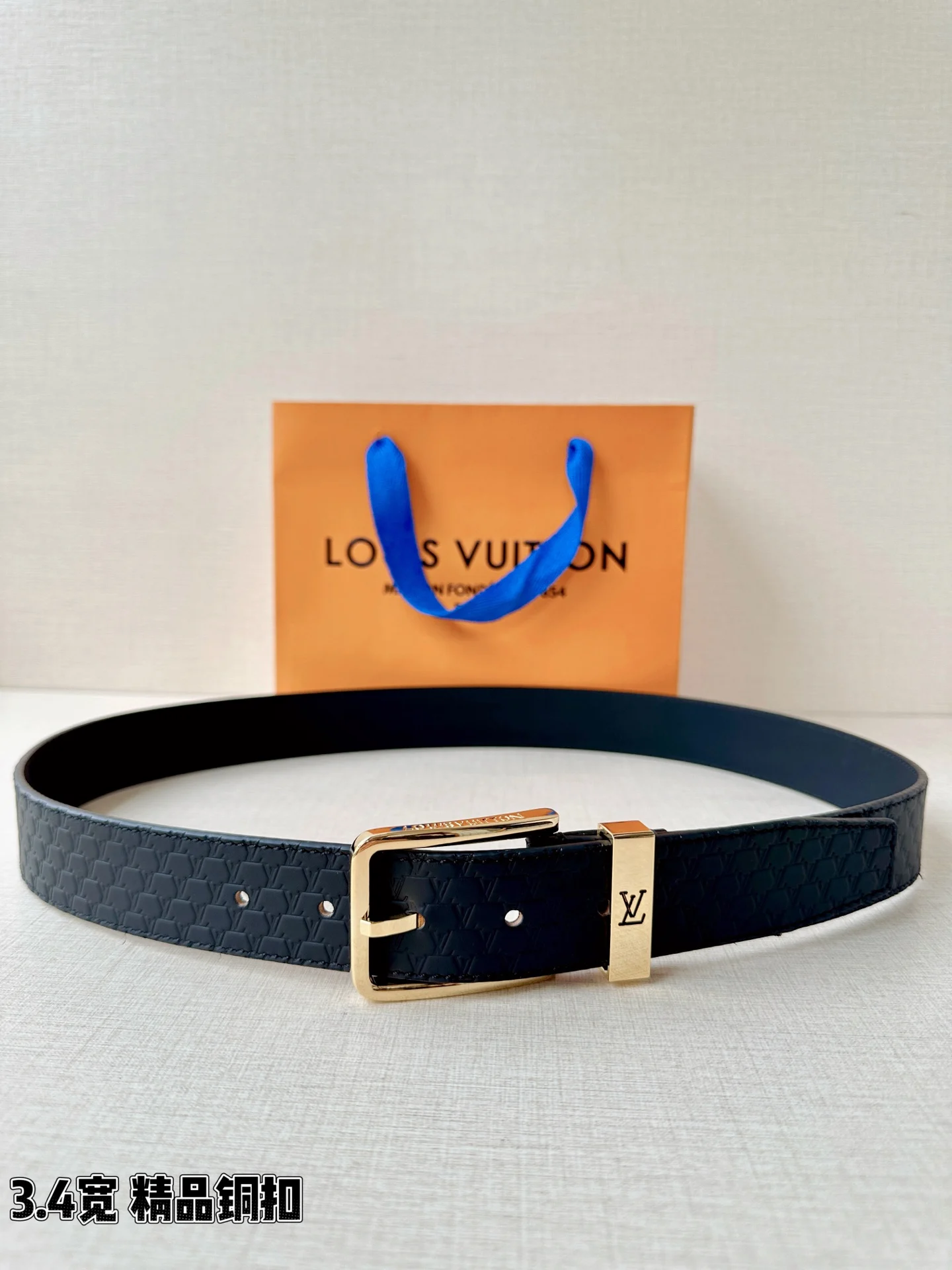 LV 经典金属铜扣宽压纹皮带 LV 经典金属铜扣宽压纹皮带