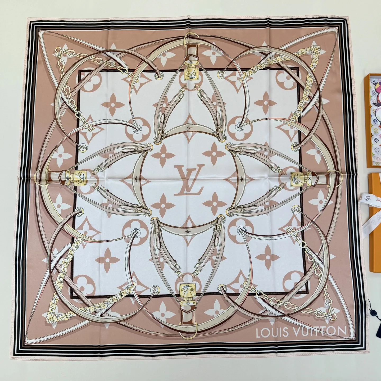 Louis Vuitton Patterned silk scarf Louis Vuitton Patterned silk scarf