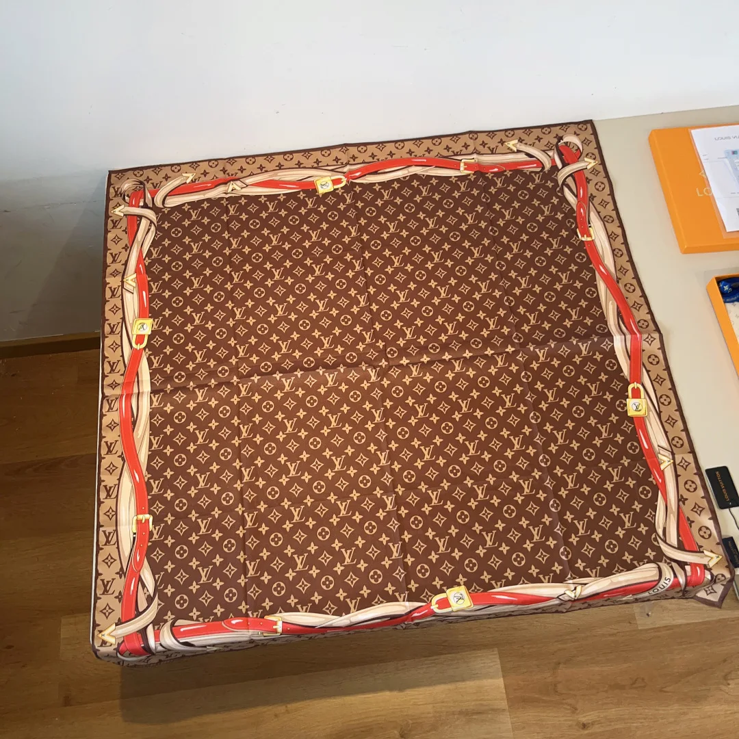 Louis Vuitton Diagonal silk scarf Louis Vuitton Diagonal silk scarf