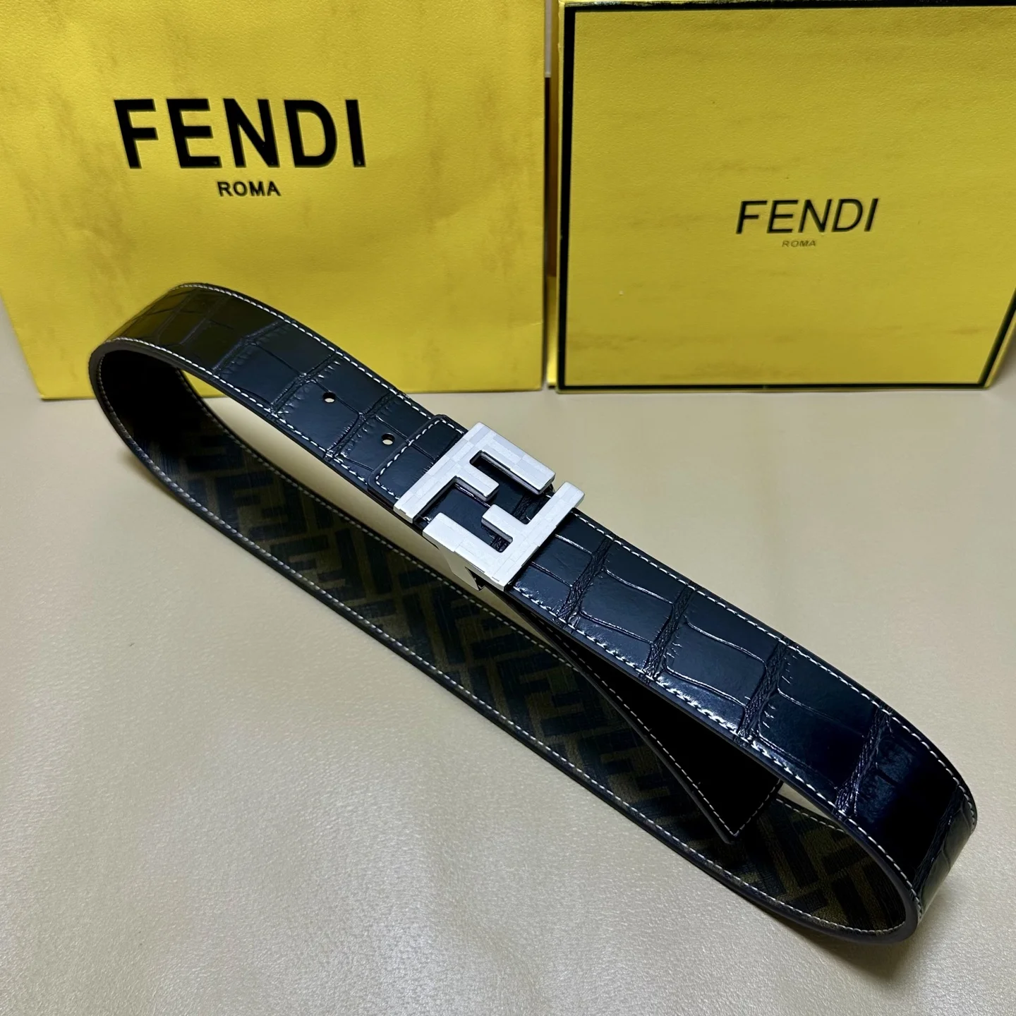 芬迪 咖啡色双环正反用腰带 芬迪 咖啡色双环正反用腰带