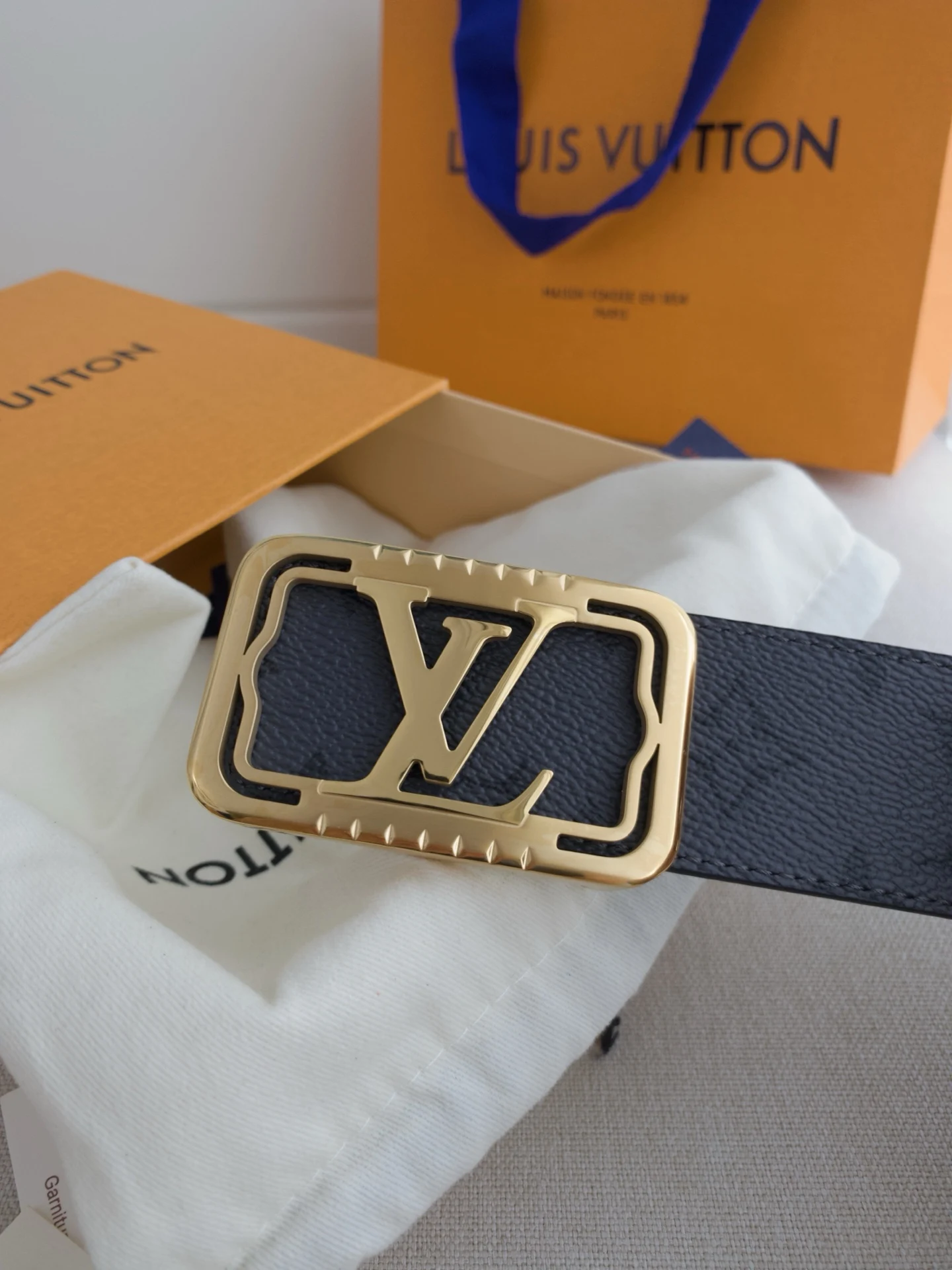 LV 经典系列新品牛皮腰带