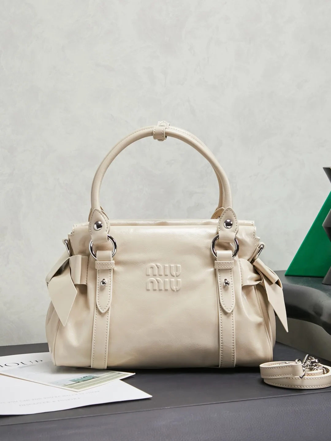 缪缪 5BA327 新品石楠木机车包手袋 女士斜挎包