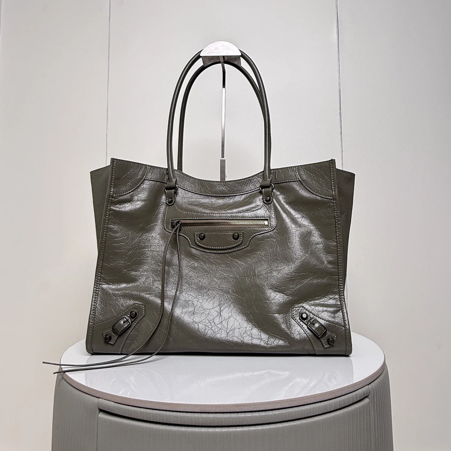 巴黎世家 188077 机车 竖版托特包 女士手提包 巴黎世家 188077 机车 竖版托特包 女士手提包