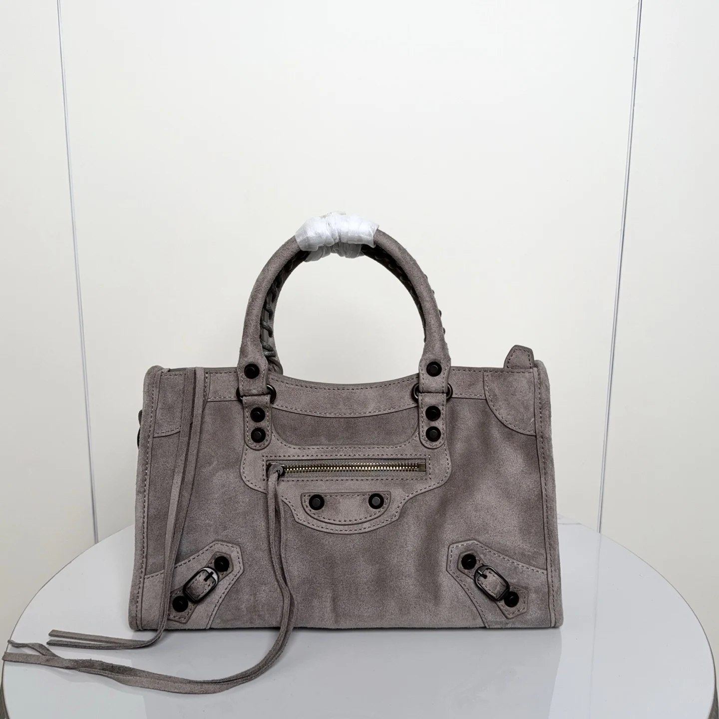 巴黎世家 188071 新款麂皮款 女士斜挎包 巴黎世家 188071 新款麂皮款 女士斜挎包