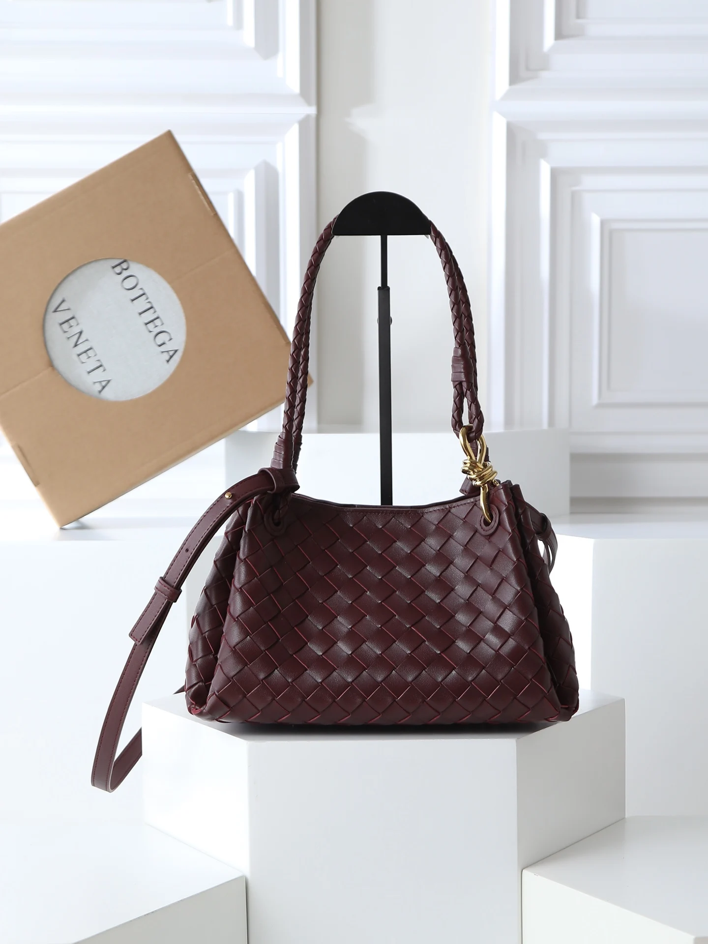 BV 835921  新款编织皮革肩背包  女士斜挎包