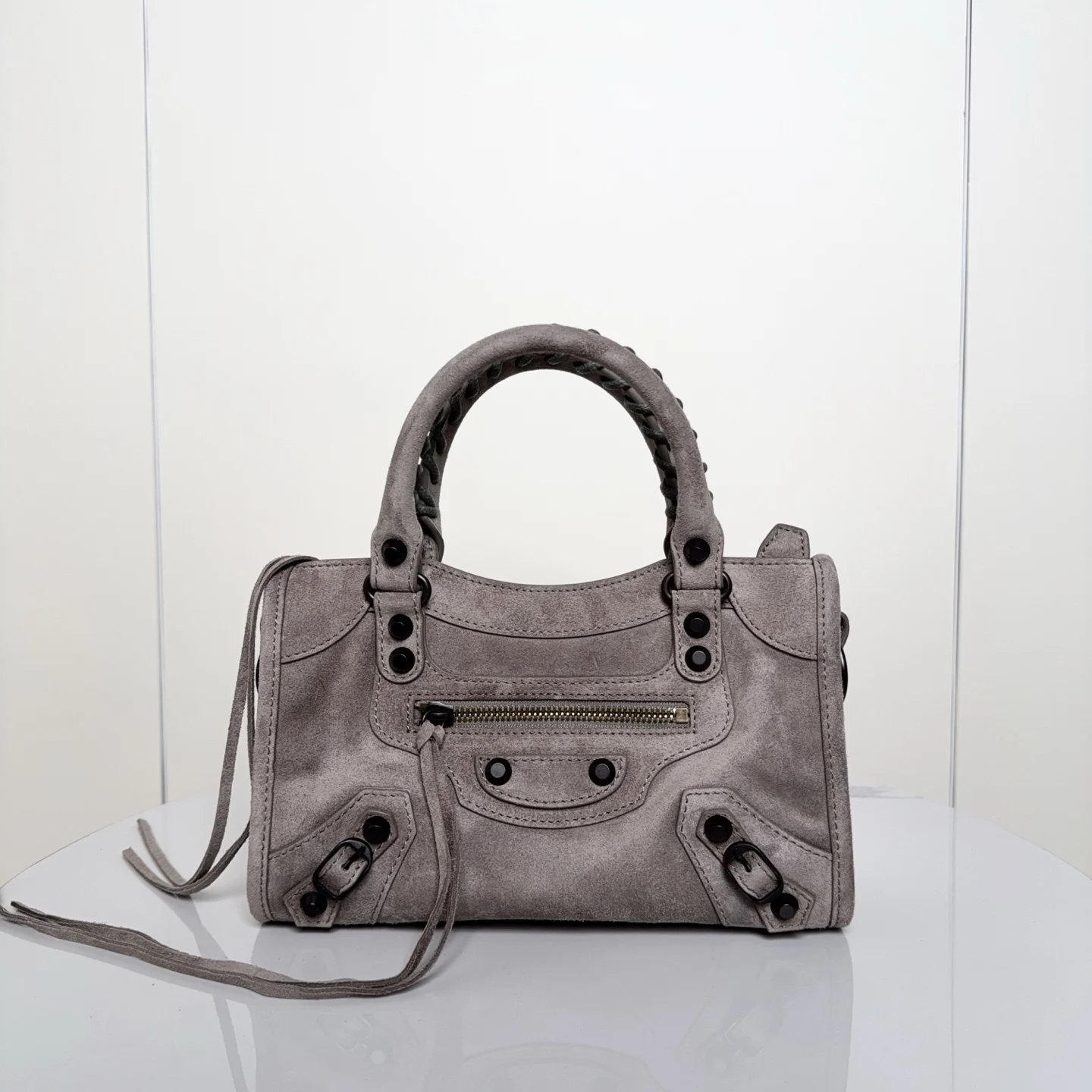 巴黎世家 188070 新款麂皮款 女士斜挎包 巴黎世家 188070 新款麂皮款 女士斜挎包