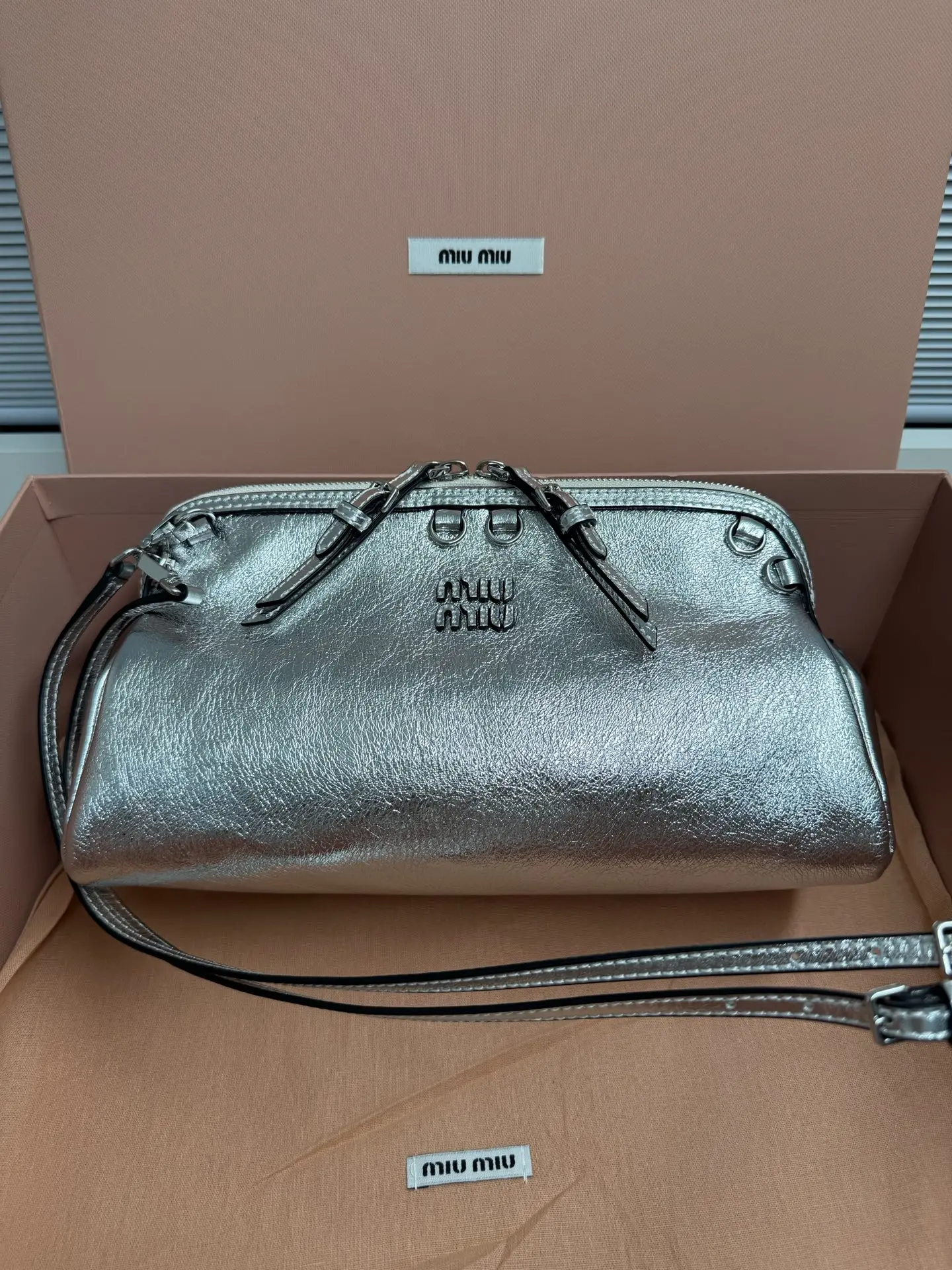 缪缪 5BF130 品特色款式贝壳双肩包 双肩包