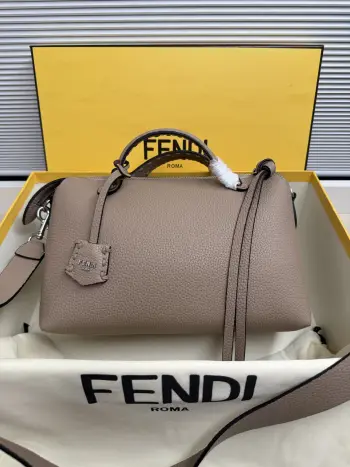 2306 休闲手袋 女士斜挎包高仿芬迪女包