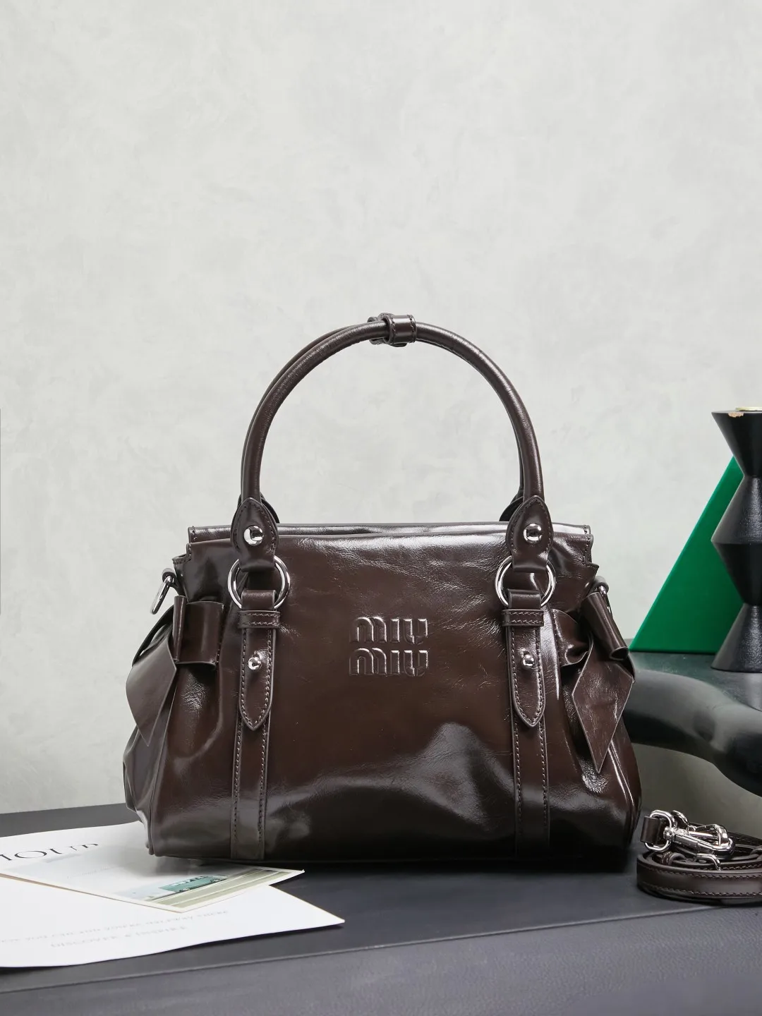 缪缪 5BA327 新品石楠木机车包手袋 女士斜挎包