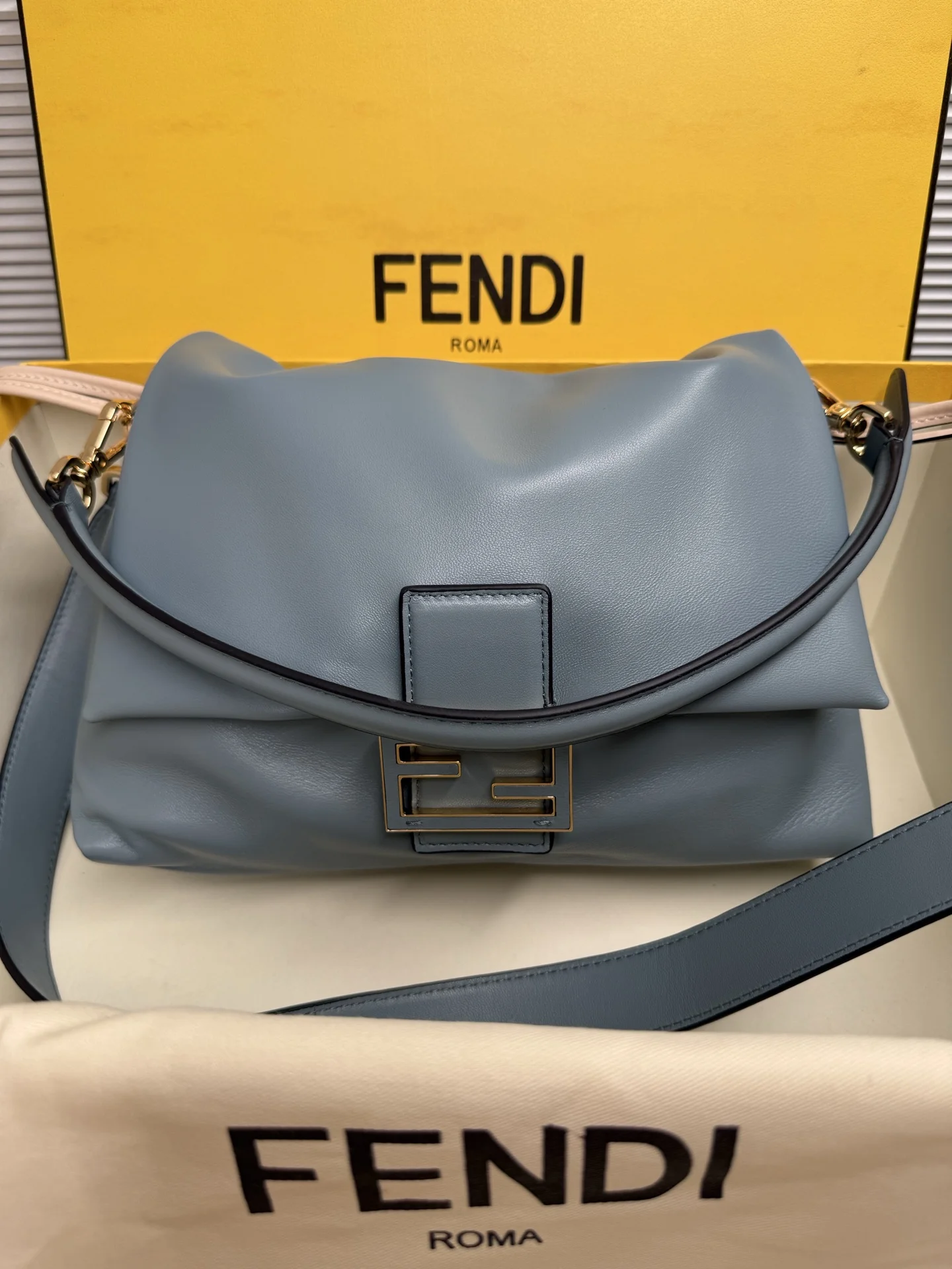 芬迪 8833  福袋肩背包 女士斜挎包