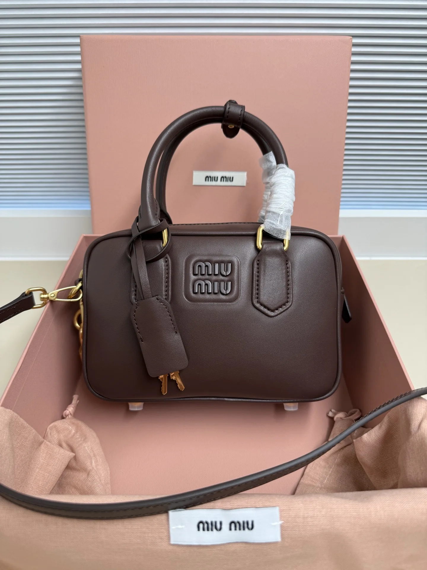 缪缪 5BB123 进口小牛皮经典复古绣花手袋 女士斜挎包