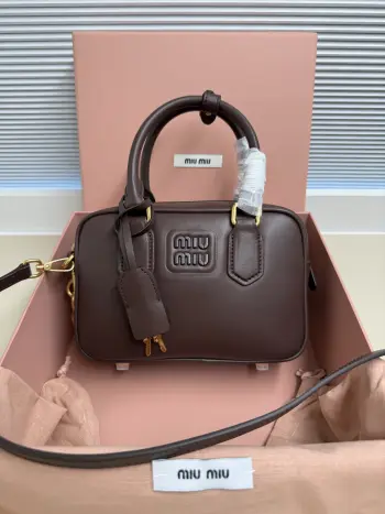 5BB123 进口小牛皮经典复古绣花手袋 女士斜挎包高仿缪缪女包