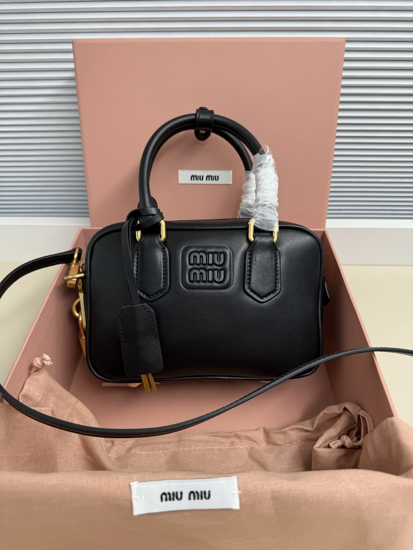 缪缪 5BB123 进口小牛皮经典复古绣花手袋 女士斜挎包