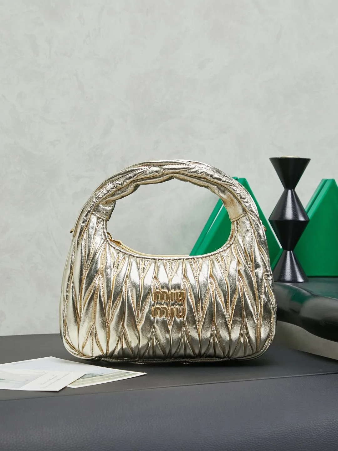 缪缪 5BC125 纹理绣花手袋 女士手提包 缪缪 5BC125 纹理绣花手袋 女士手提包