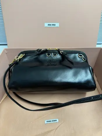 5BF130 品特色款式贝壳双肩包 双肩包高仿缪缪双肩包