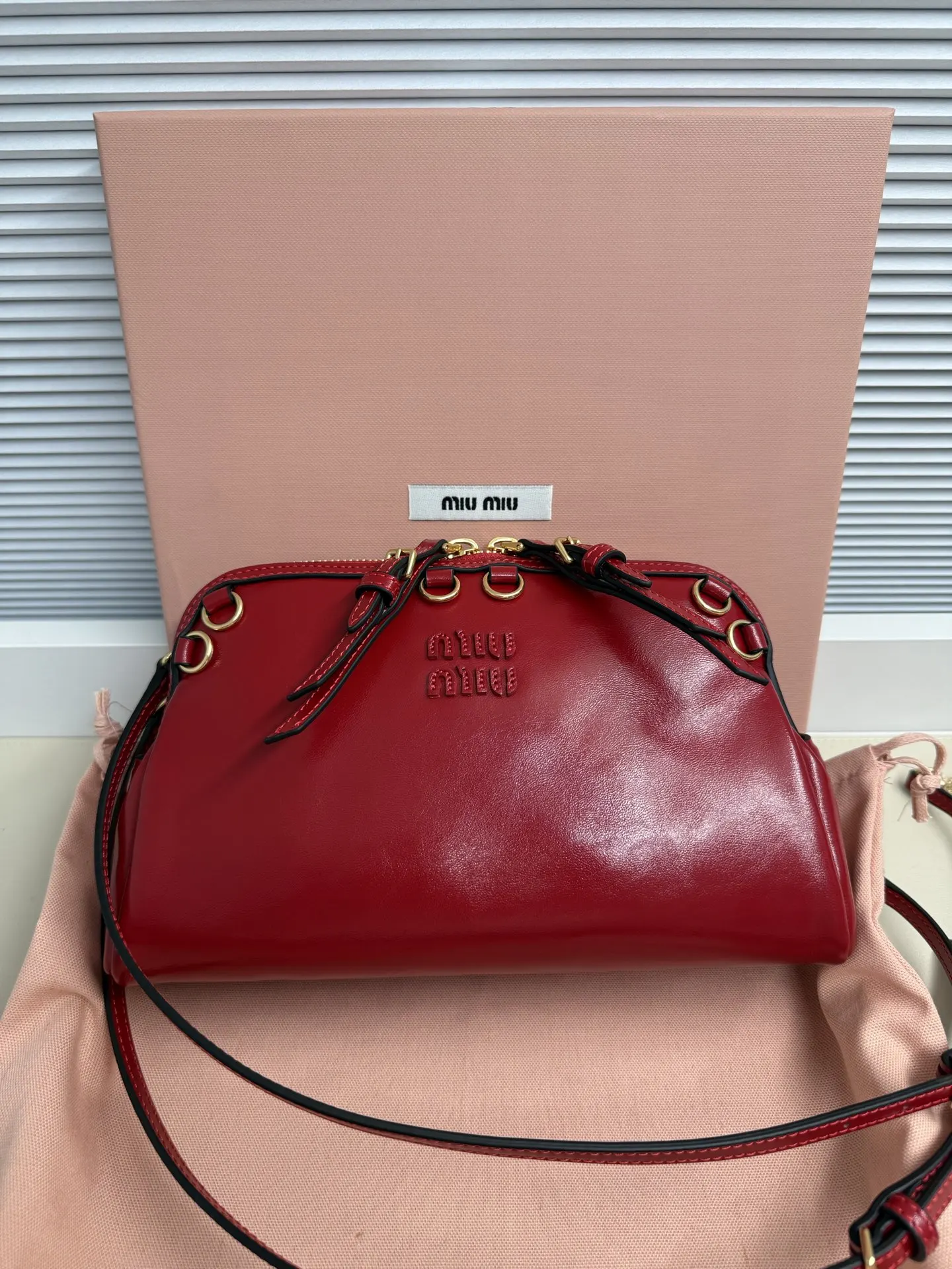 缪缪 5BF131 品特色款式贝壳双肩包 双肩包