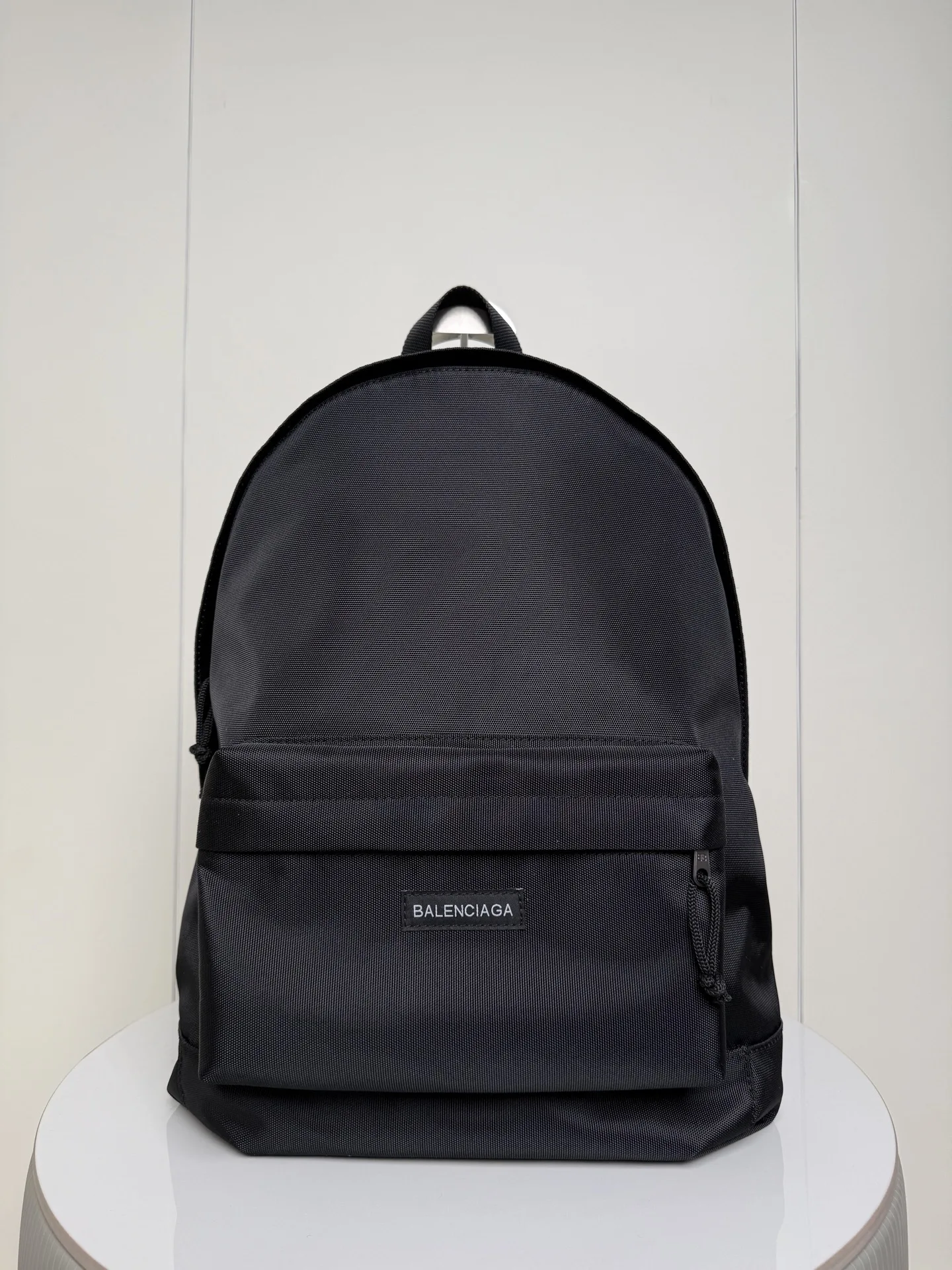 巴黎世家 188042 环绕刺绣大字母尼龙双肩包 双肩包 巴黎世家 188042 环绕刺绣大字母尼龙双肩包 双肩包