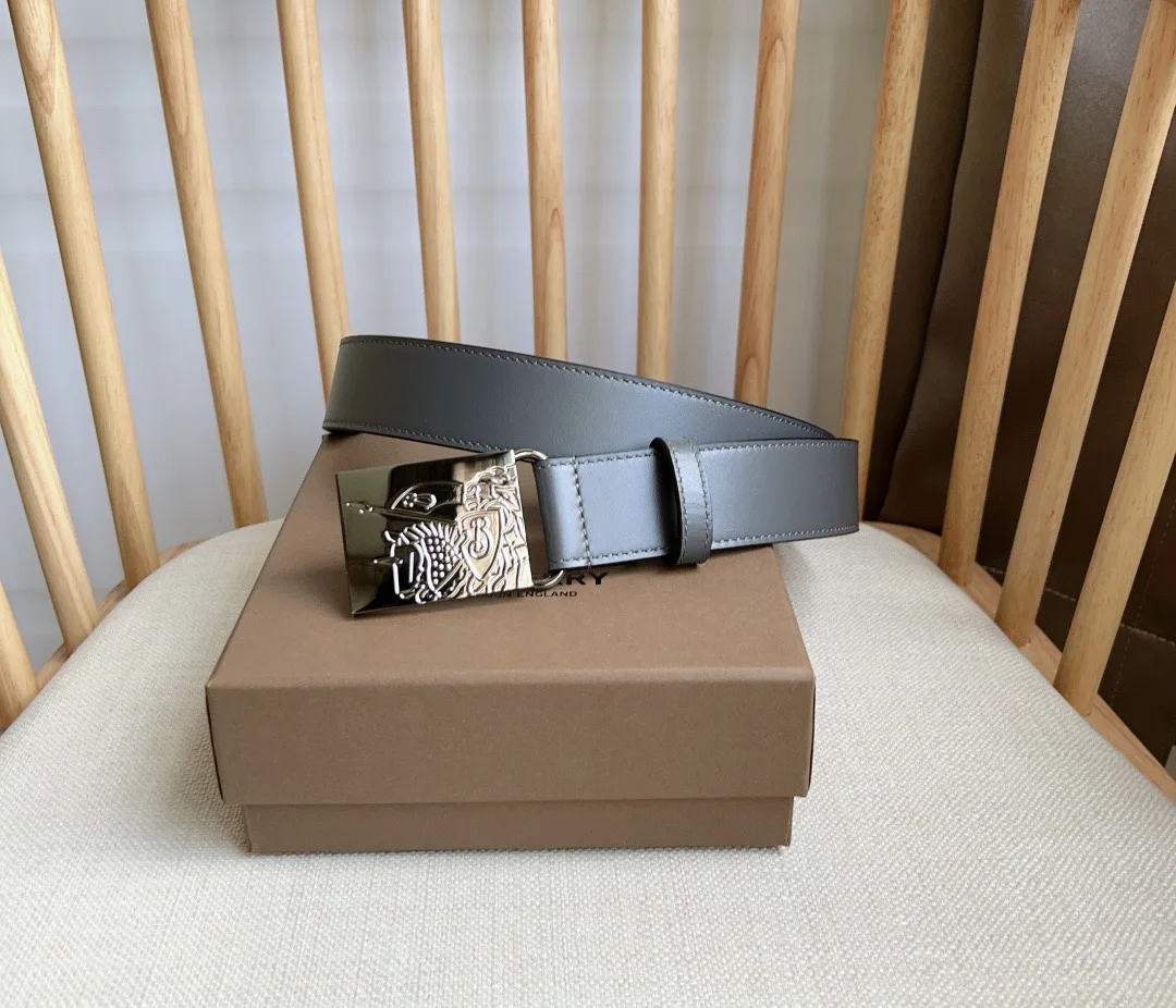 巴宝莉 男士精品 印花双面腰带 巴宝莉 男士精品 印花双面腰带