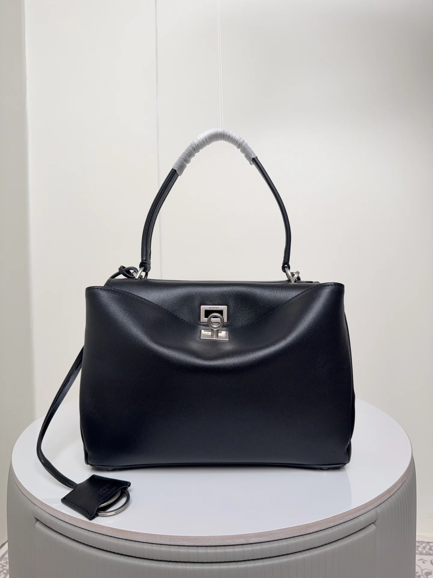 巴黎世家 188008 大廓形银扣包包 女士斜挎包