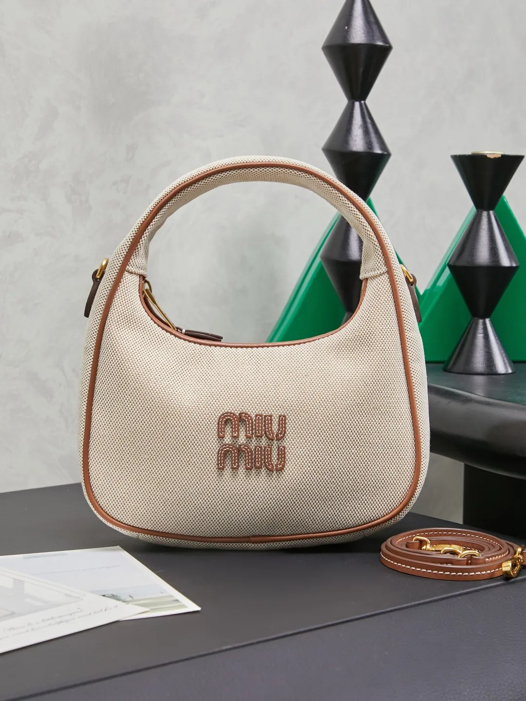 缪缪 5BC125 复古磨砂手袋 女士单肩包 缪缪 5BC125 复古磨砂手袋 女士单肩包