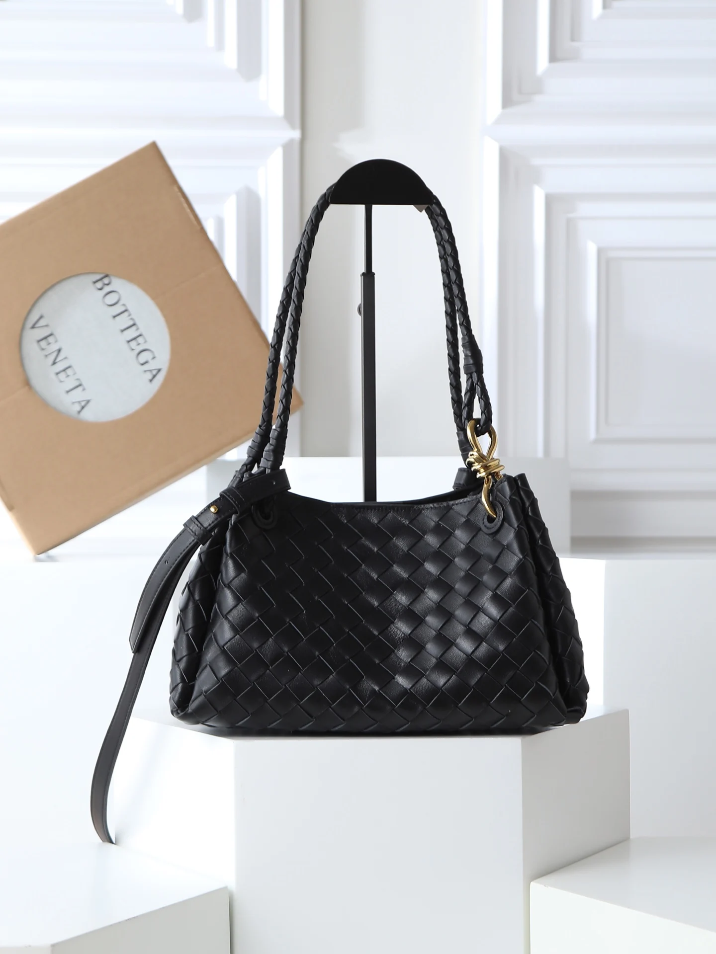 BV 835921  新款编织皮革肩背包  女士斜挎包