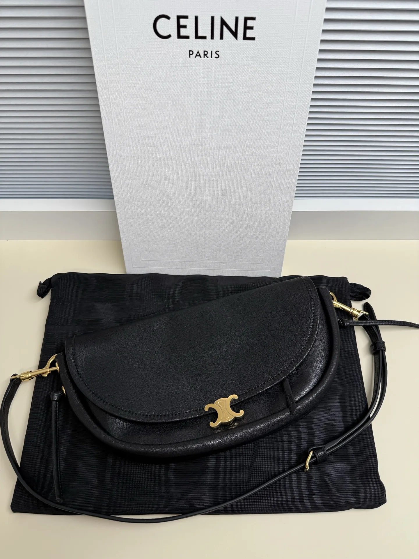 赛琳 L10373 大利  进口羊皮半月包  女士斜挎包