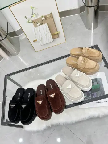 2025春夏新款拖鞋魔术贴凉鞋 厚底拖鞋 高仿普拉达女士凉鞋/拖鞋