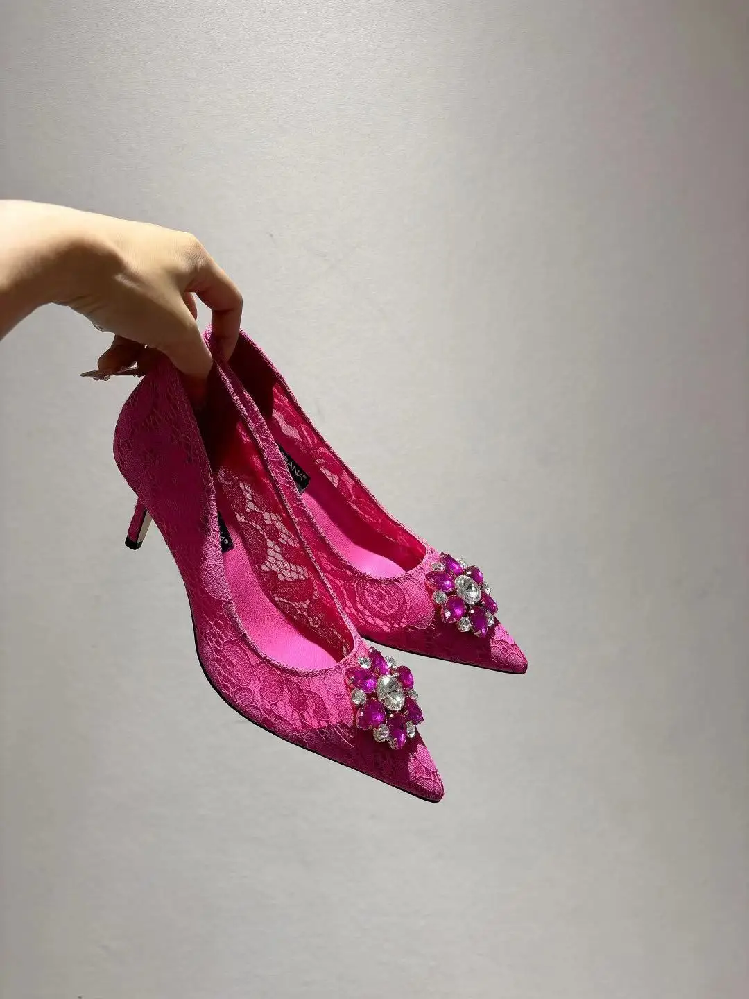 杜嘉班纳 新款蕾丝网面高跟鞋 杜嘉班纳 新款蕾丝网面高跟鞋